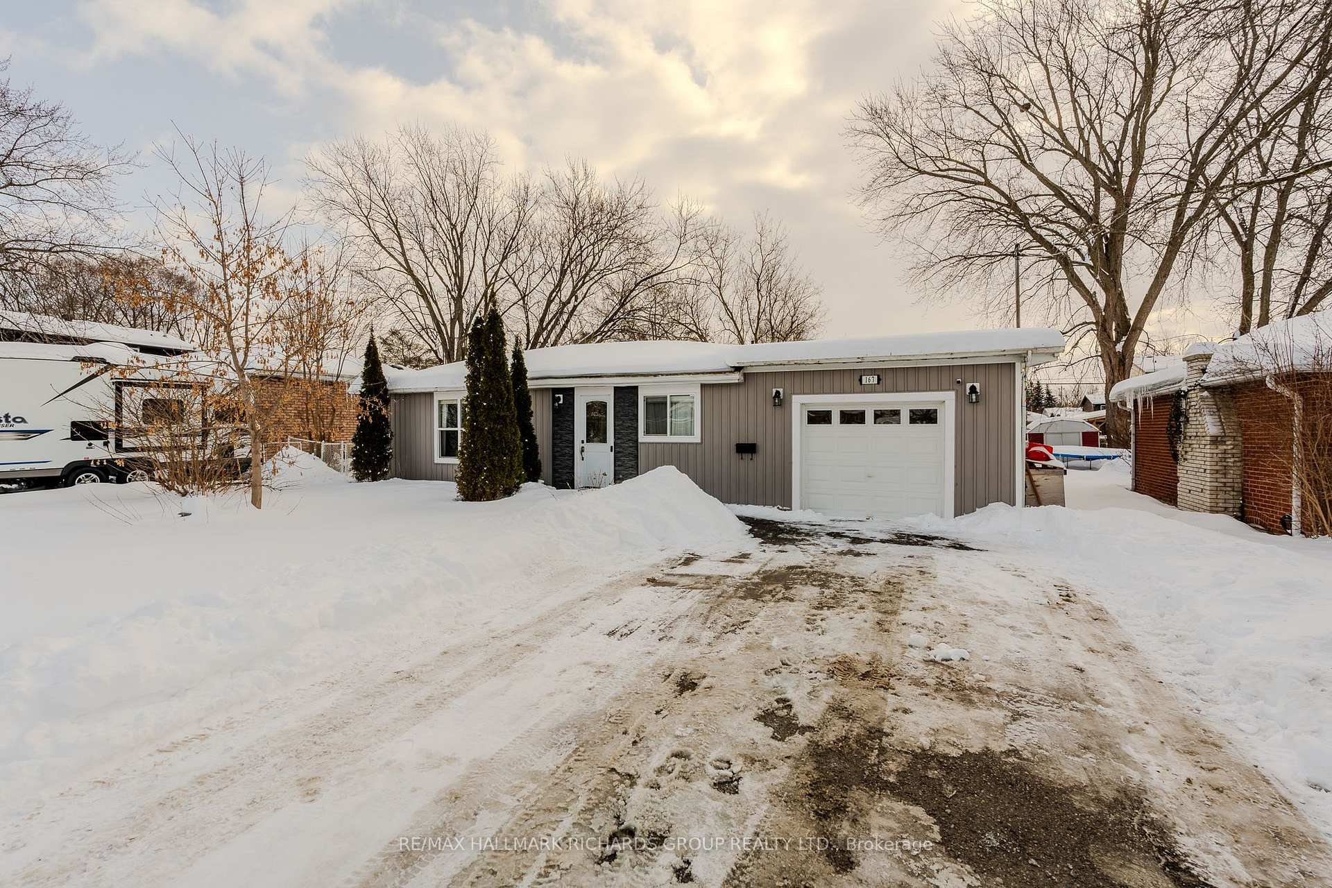 Photo 2 of 167 Gwendolyn Boulevard, Georgina, Keswick North — HOMEH
