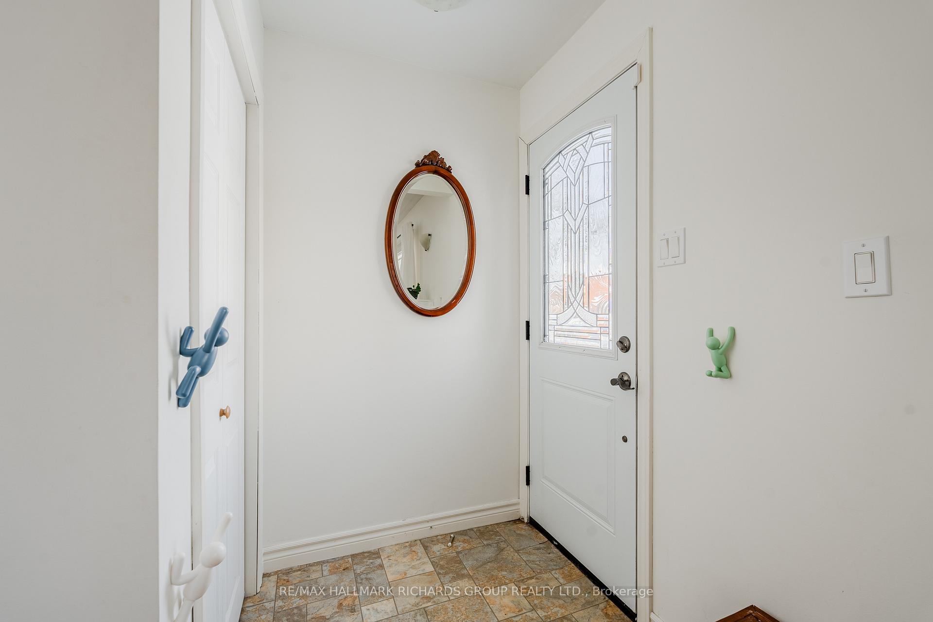 Photo 3 of 167 Gwendolyn Boulevard, Georgina, Keswick North — HOMEH