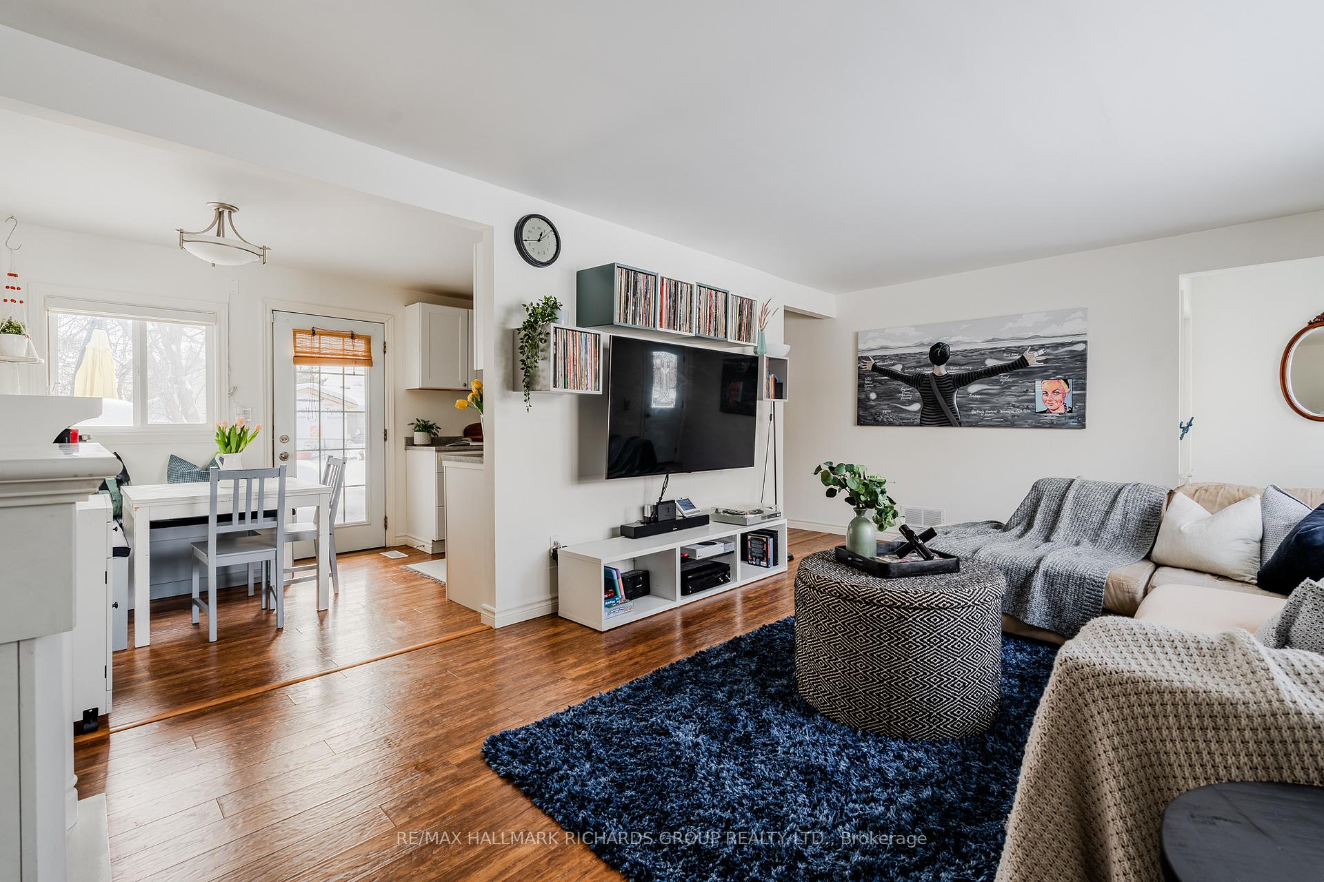 Photo 5 of 167 Gwendolyn Boulevard, Georgina, Keswick North — HOMEH