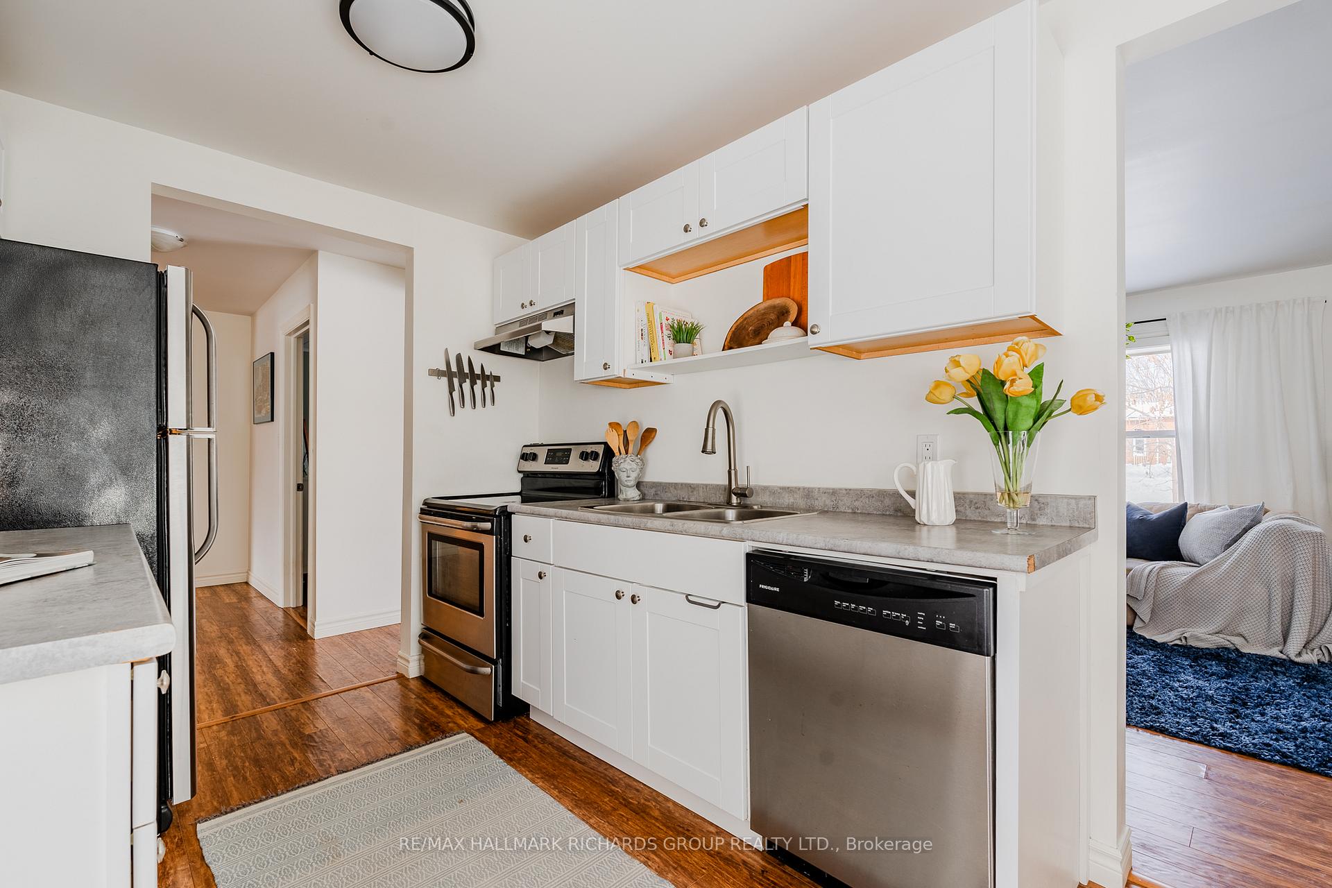 Photo 9 of 167 Gwendolyn Boulevard, Georgina, Keswick North — HOMEH