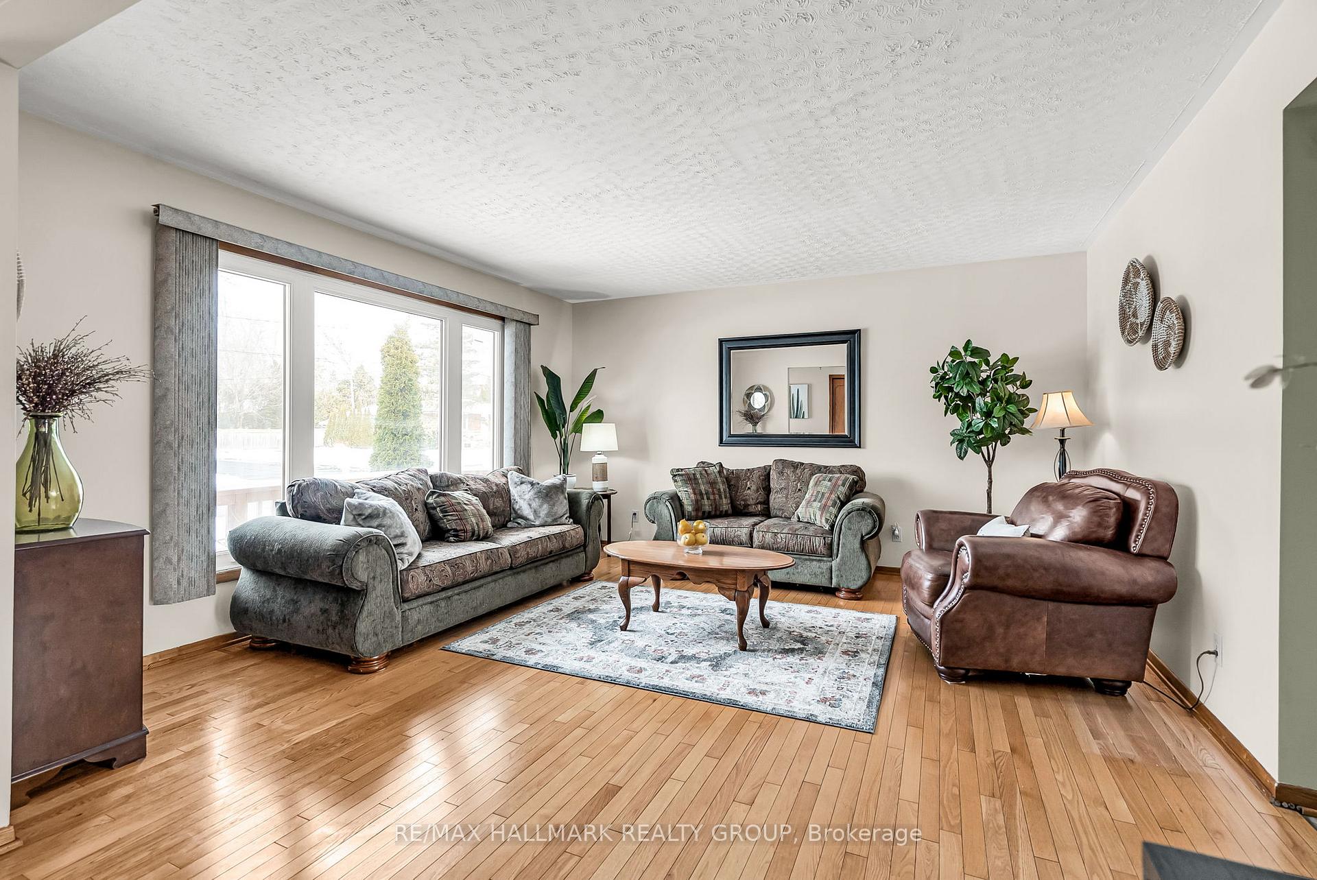 Photo 5 of 1407 Walton Street, Cornwall — HOMEH