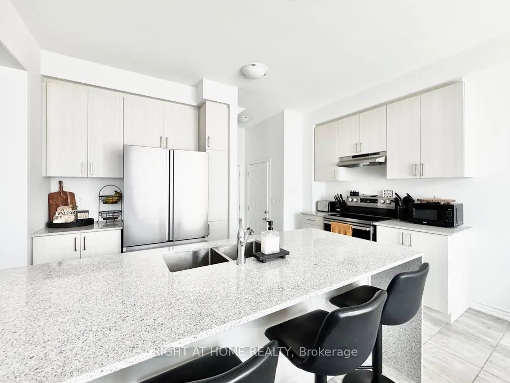 Photo 8 of Unit Upper, 61 Suzuki Street, Barrie, Rural Barrie Southeast — HOMEH
