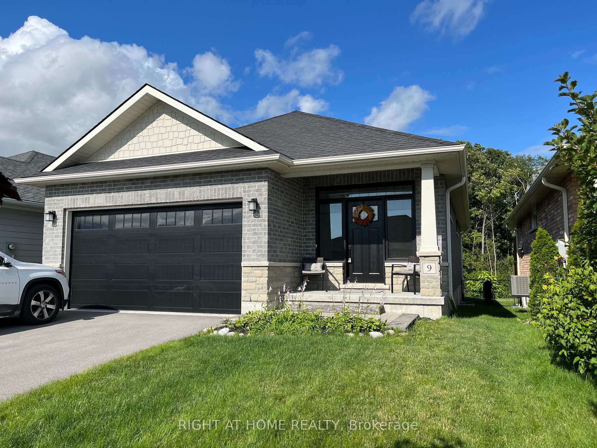 Photo 2 of 9 Mercedes Drive, Belleville, Belleville Ward — HOMEH