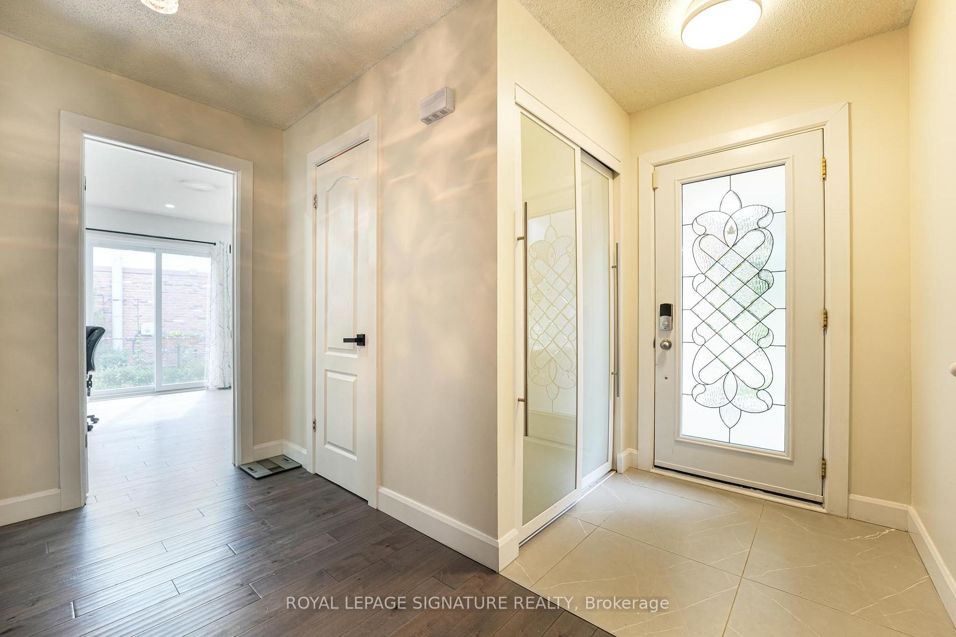 Photo 3 of 1521 Ealing Court, Oakville, Falgarwood — HOMEH