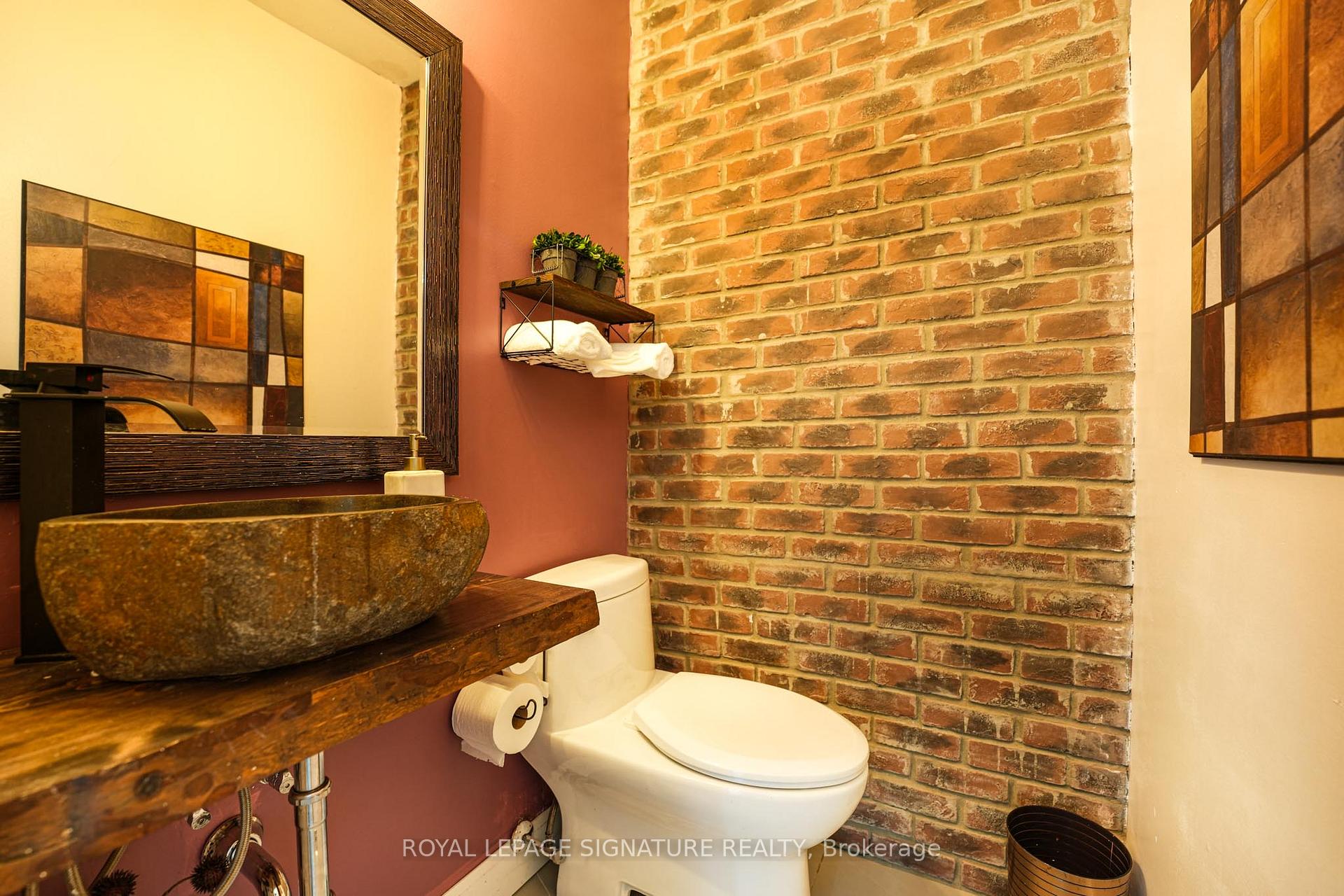 Photo 5 of 1521 Ealing Court, Oakville, Falgarwood — HOMEH