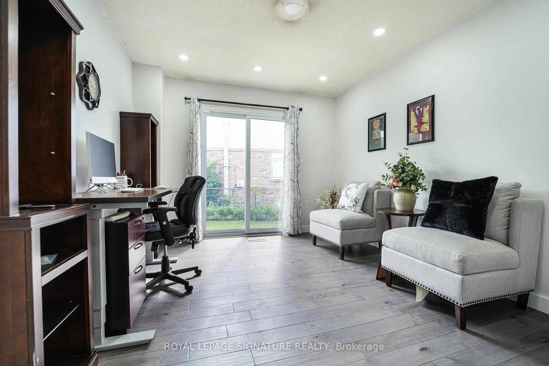 Photo 6 of 1521 Ealing Court, Oakville, Falgarwood — HOMEH