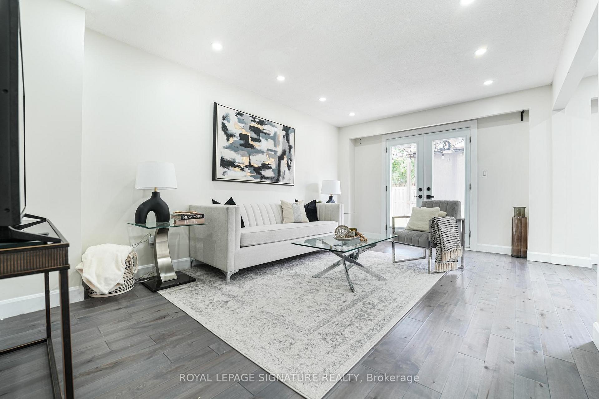 Photo 8 of 1521 Ealing Court, Oakville, Falgarwood — HOMEH