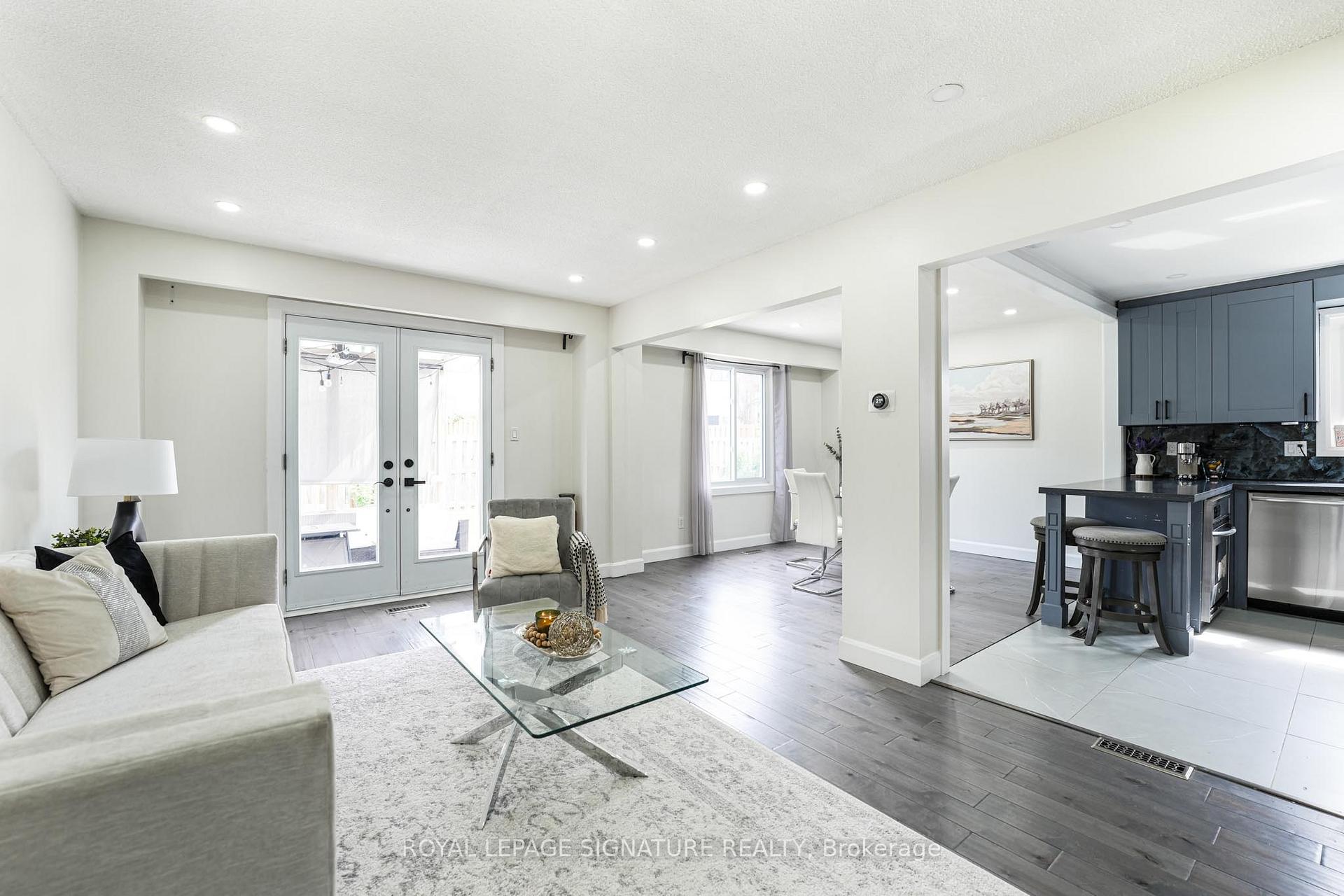Photo 10 of 1521 Ealing Court, Oakville, Falgarwood — HOMEH