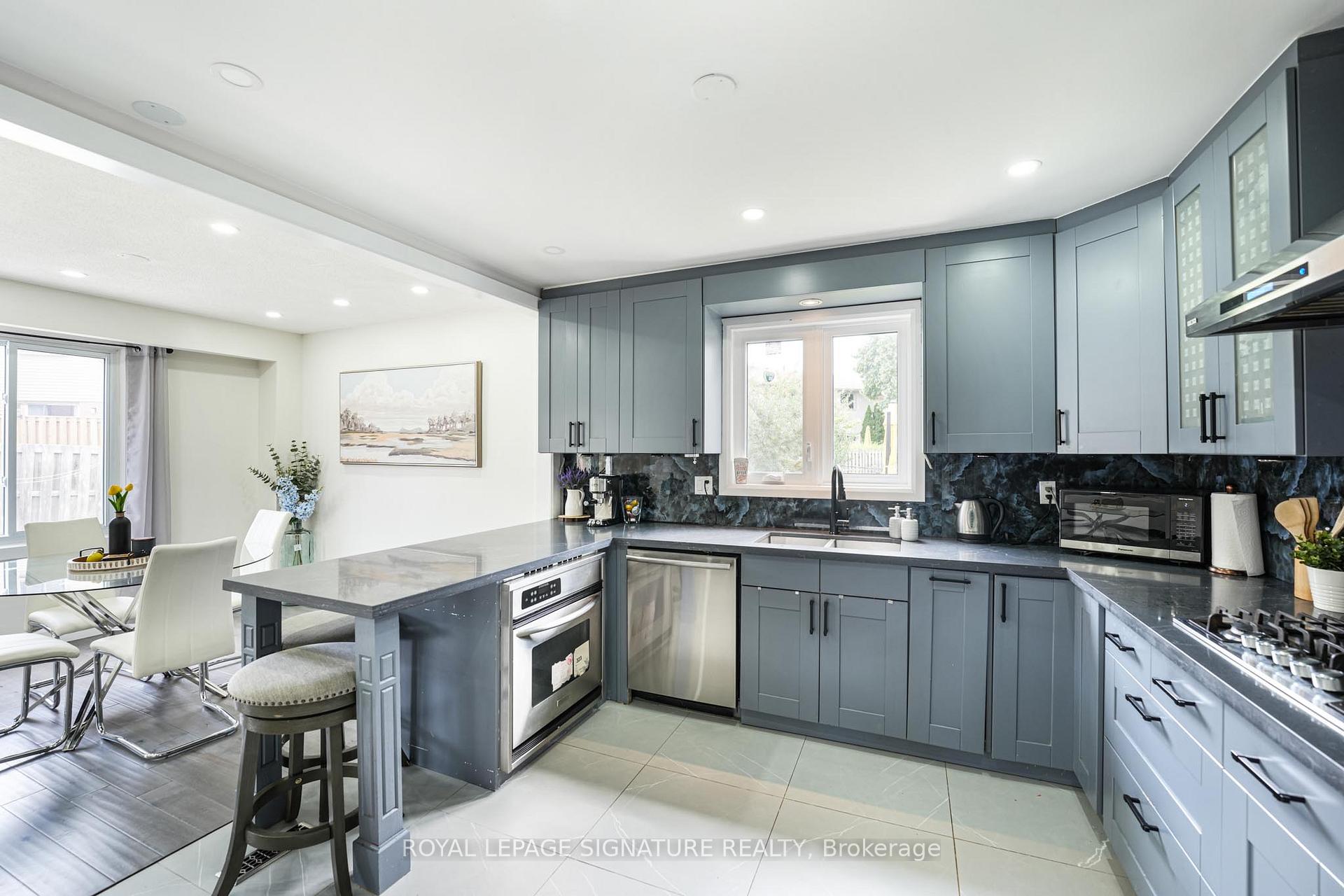 Photo 14 of 1521 Ealing Court, Oakville, Falgarwood — HOMEH