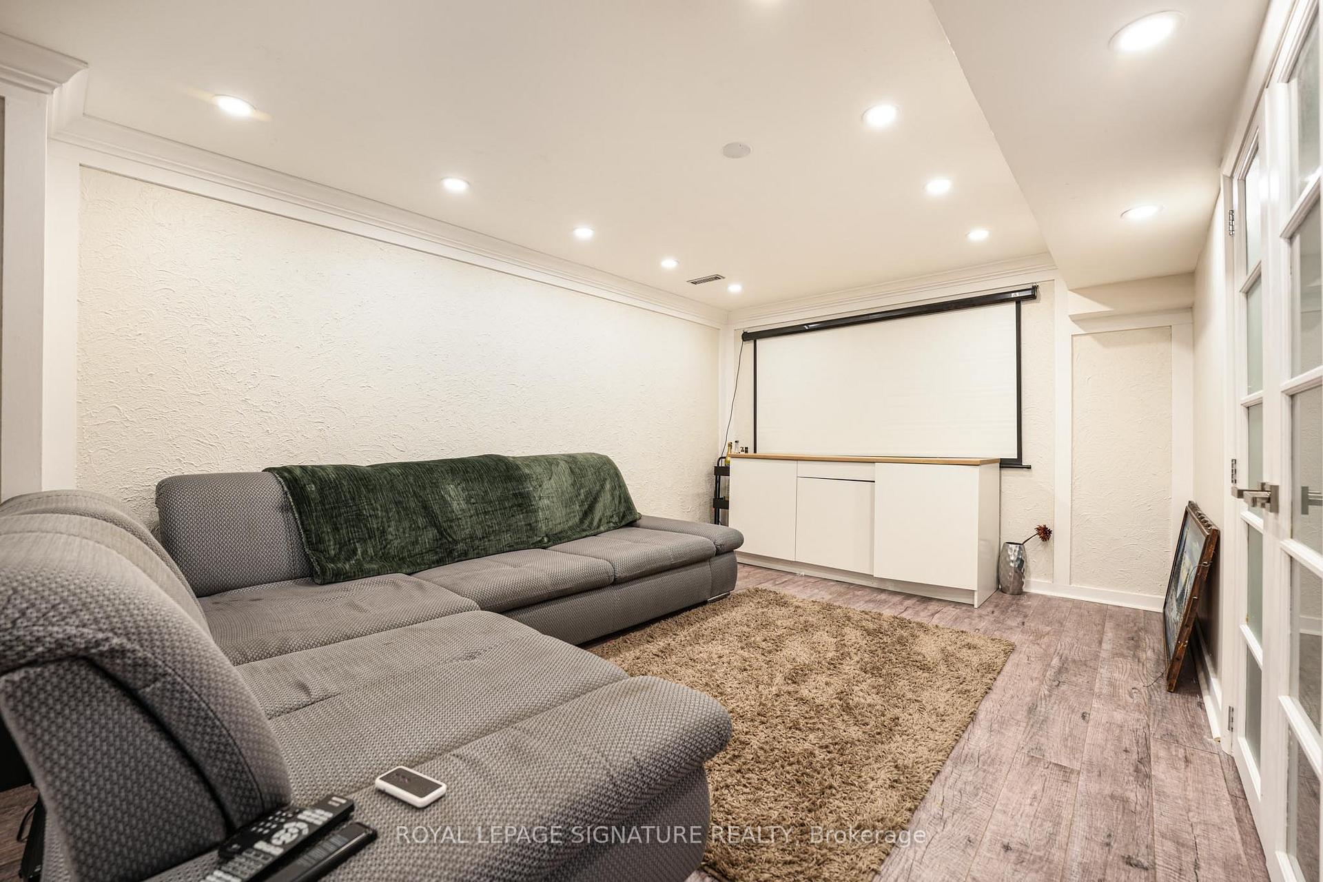 Photo 16 of 1521 Ealing Court, Oakville, Falgarwood — HOMEH