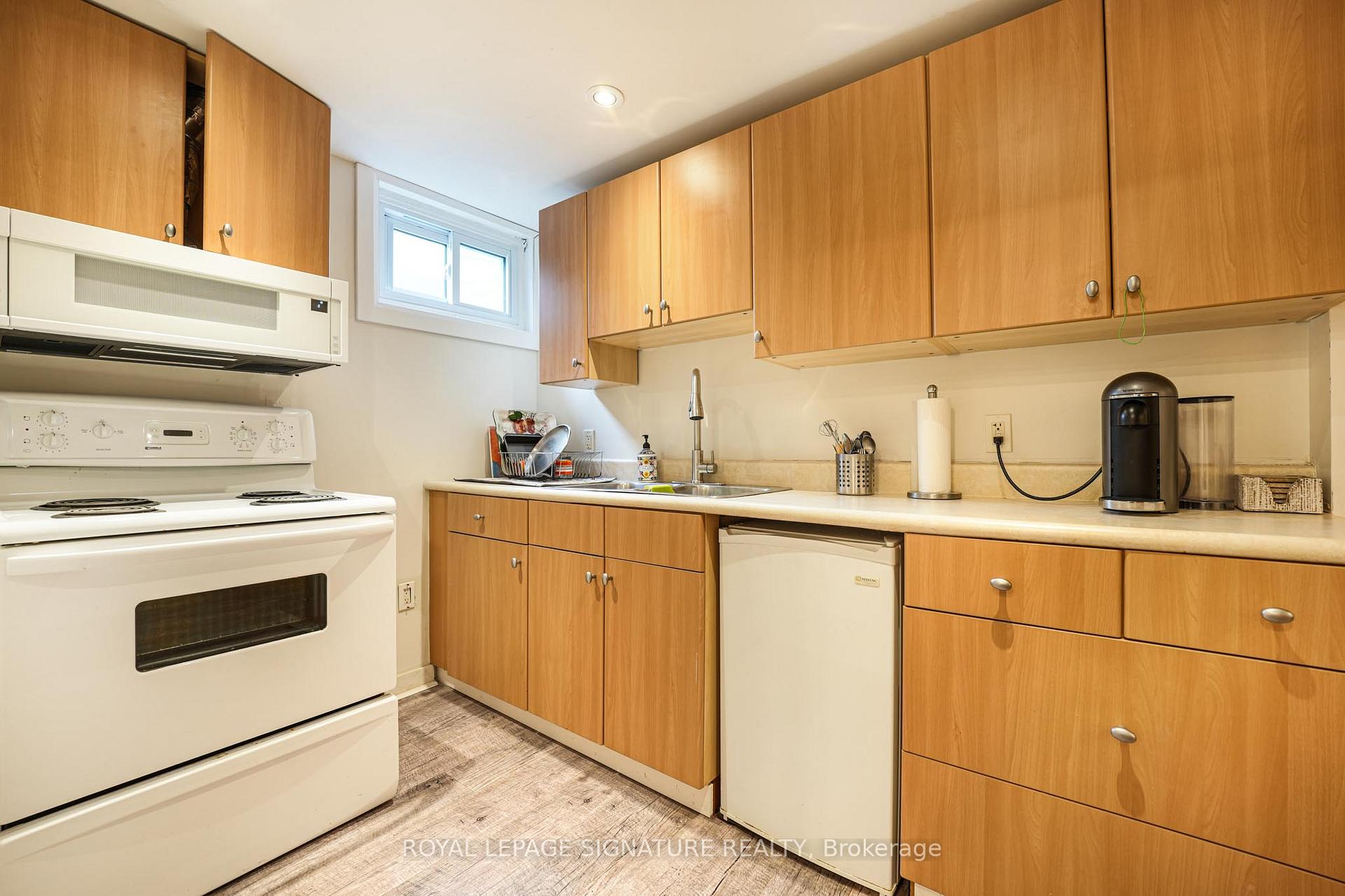 Photo 20 of 1521 Ealing Court, Oakville, Falgarwood — HOMEH