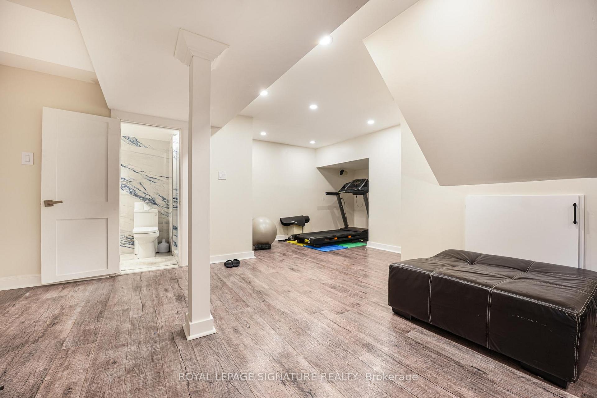 Photo 22 of 1521 Ealing Court, Oakville, Falgarwood — HOMEH