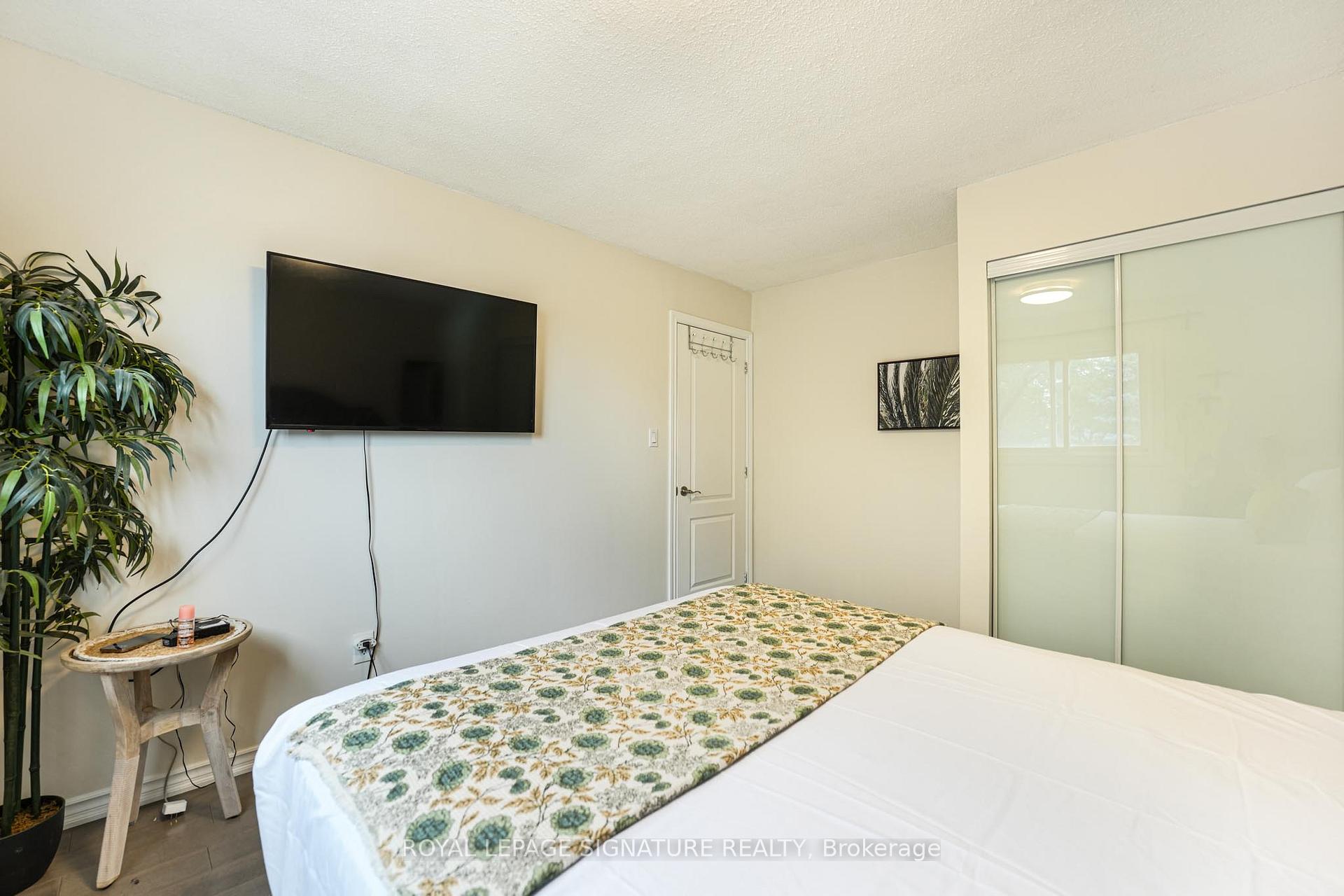 Photo 32 of 1521 Ealing Court, Oakville, Falgarwood — HOMEH
