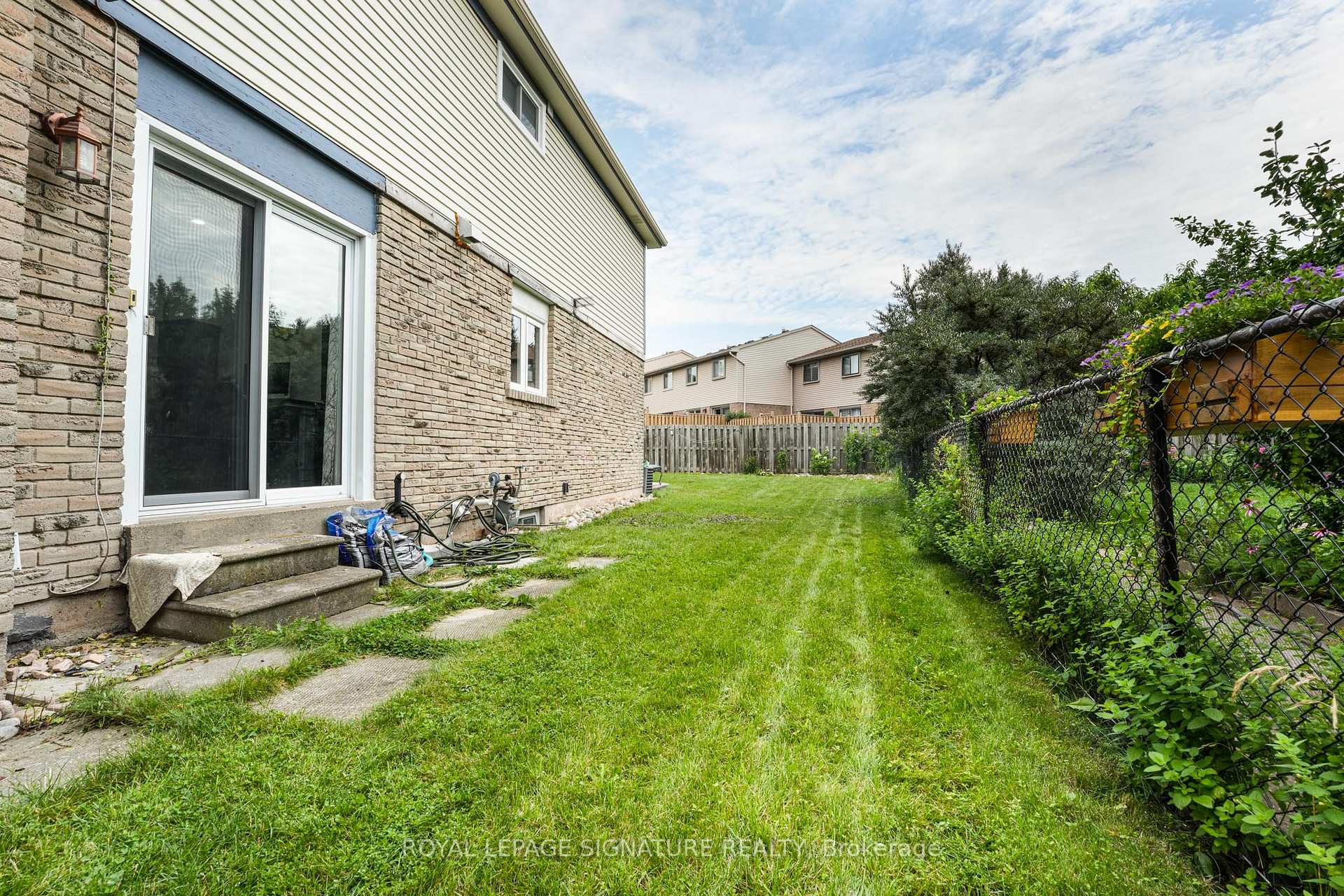 Photo 35 of 1521 Ealing Court, Oakville, Falgarwood — HOMEH