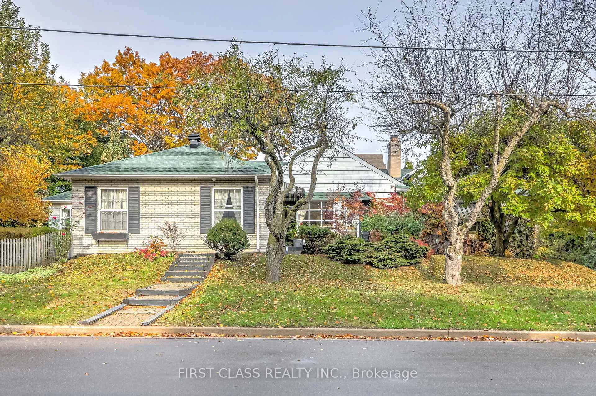 Photo 1 of 26 York Road, North York, Bridle Path-Sunnybrook-York Mills — HOMEH