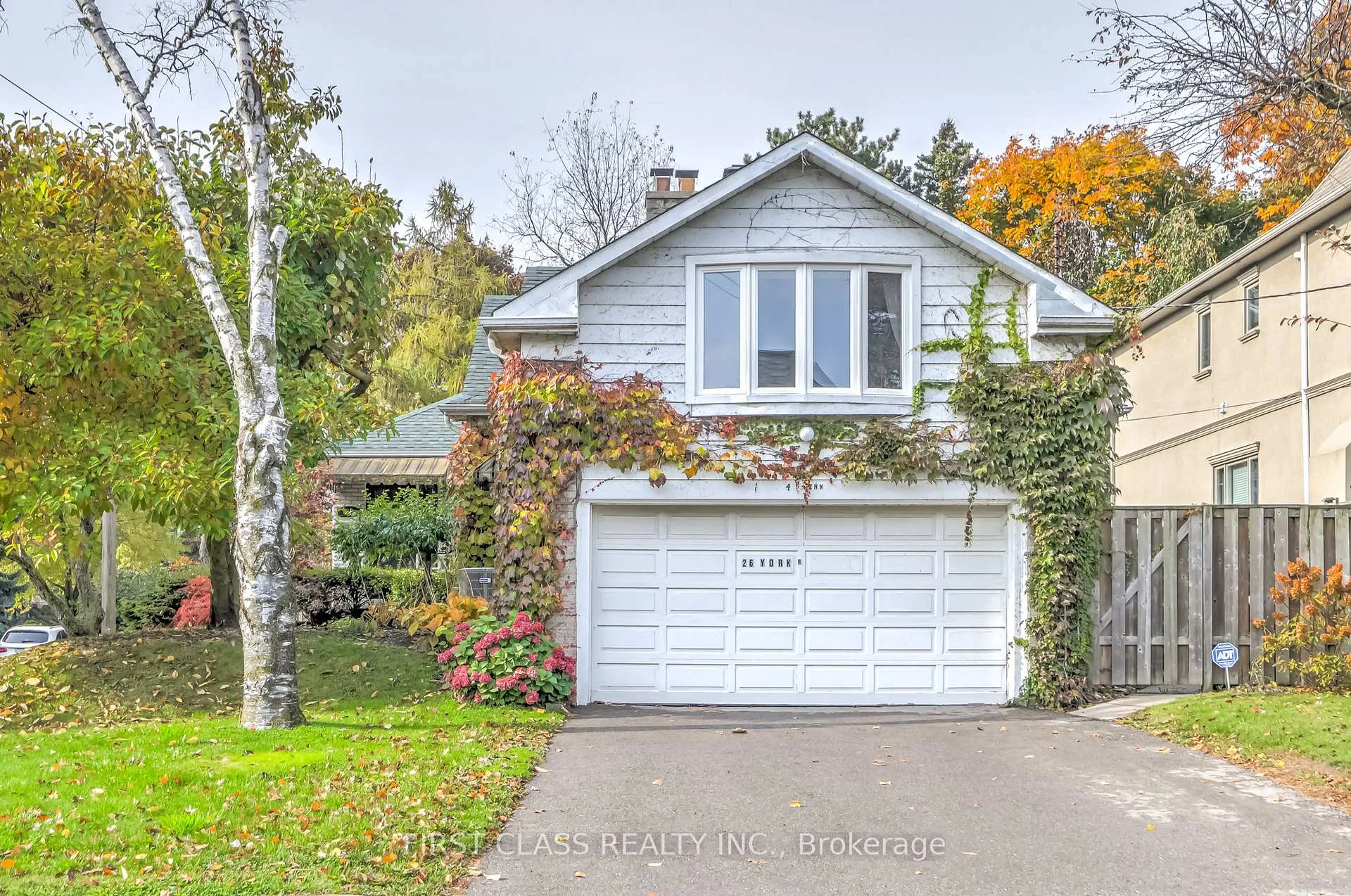 Photo 2 of 26 York Road, North York, Bridle Path-Sunnybrook-York Mills — HOMEH