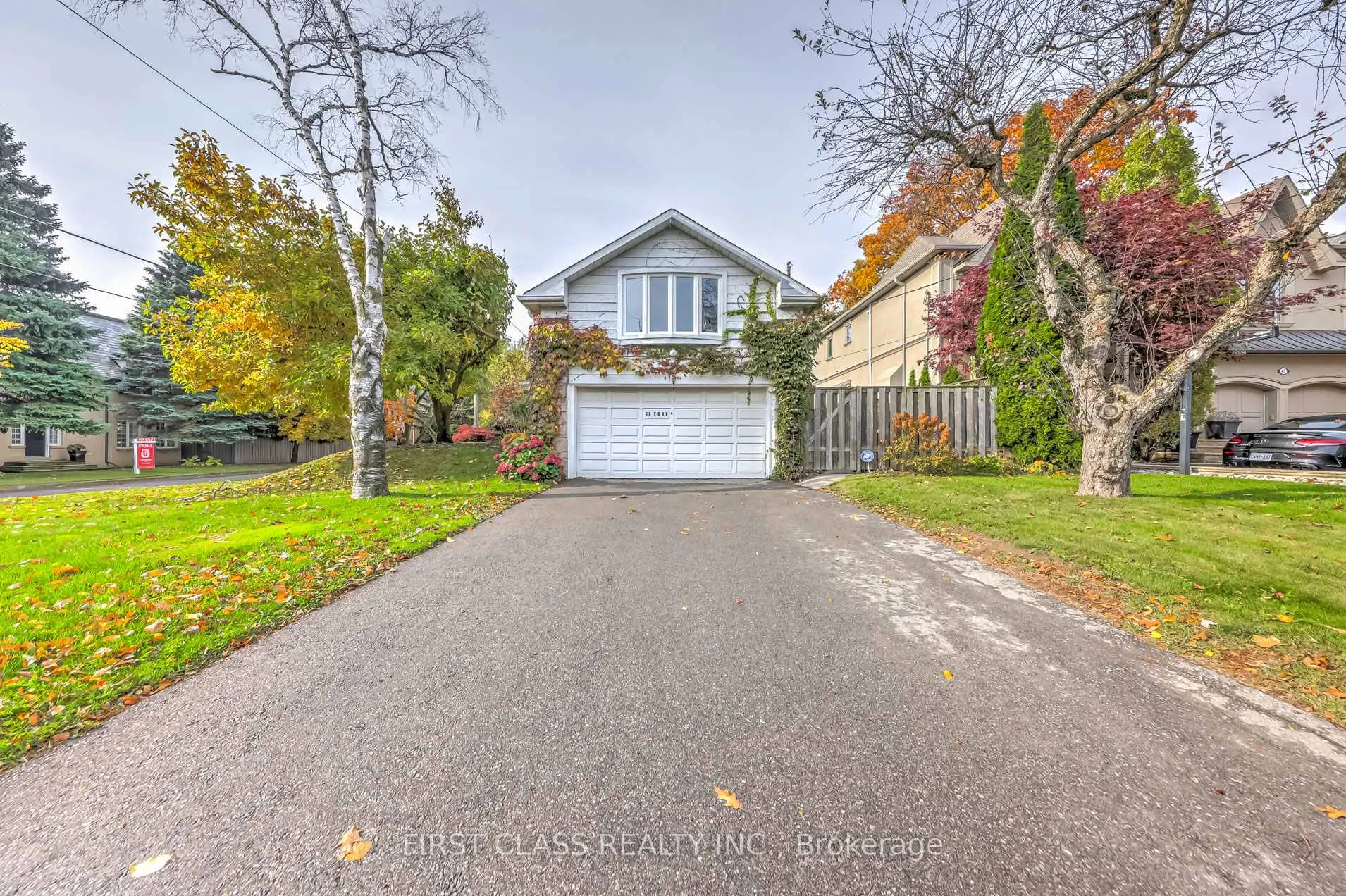 Photo 3 of 26 York Road, North York, Bridle Path-Sunnybrook-York Mills — HOMEH