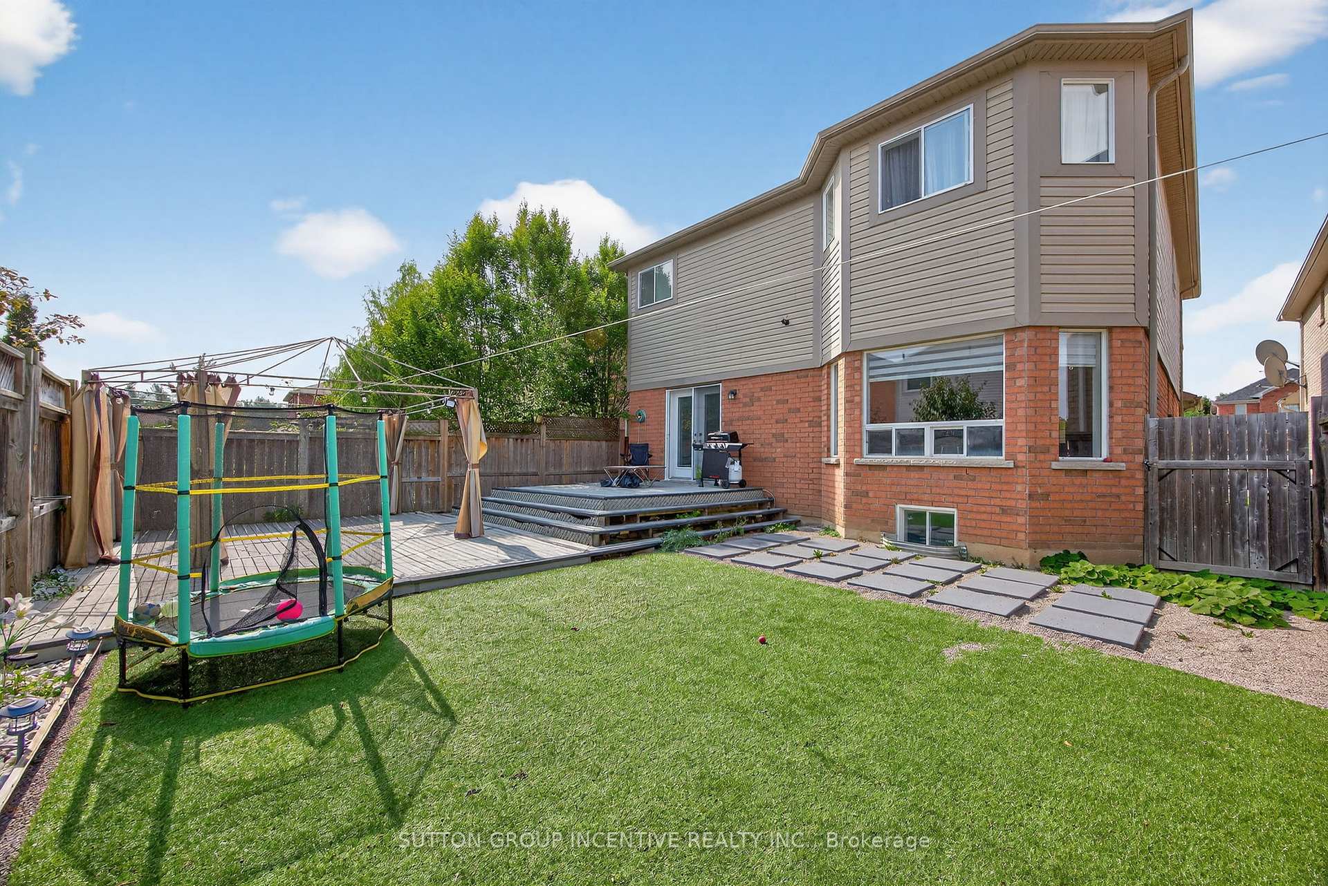 Photo 4 of 50 Tudor Crescent, Barrie, Innis-Shore — HOMEH