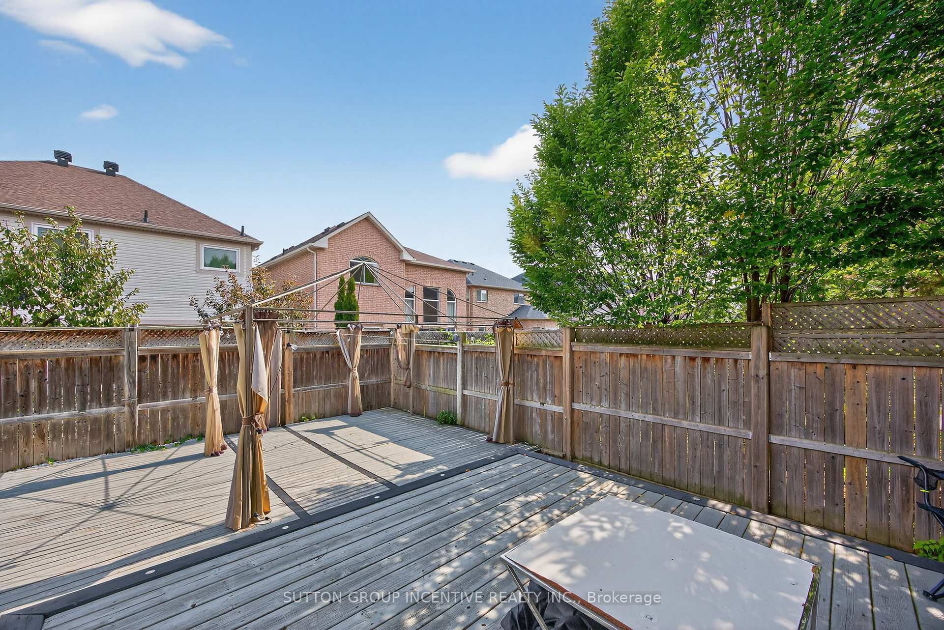 Photo 12 of 50 Tudor Crescent, Barrie, Innis-Shore — HOMEH