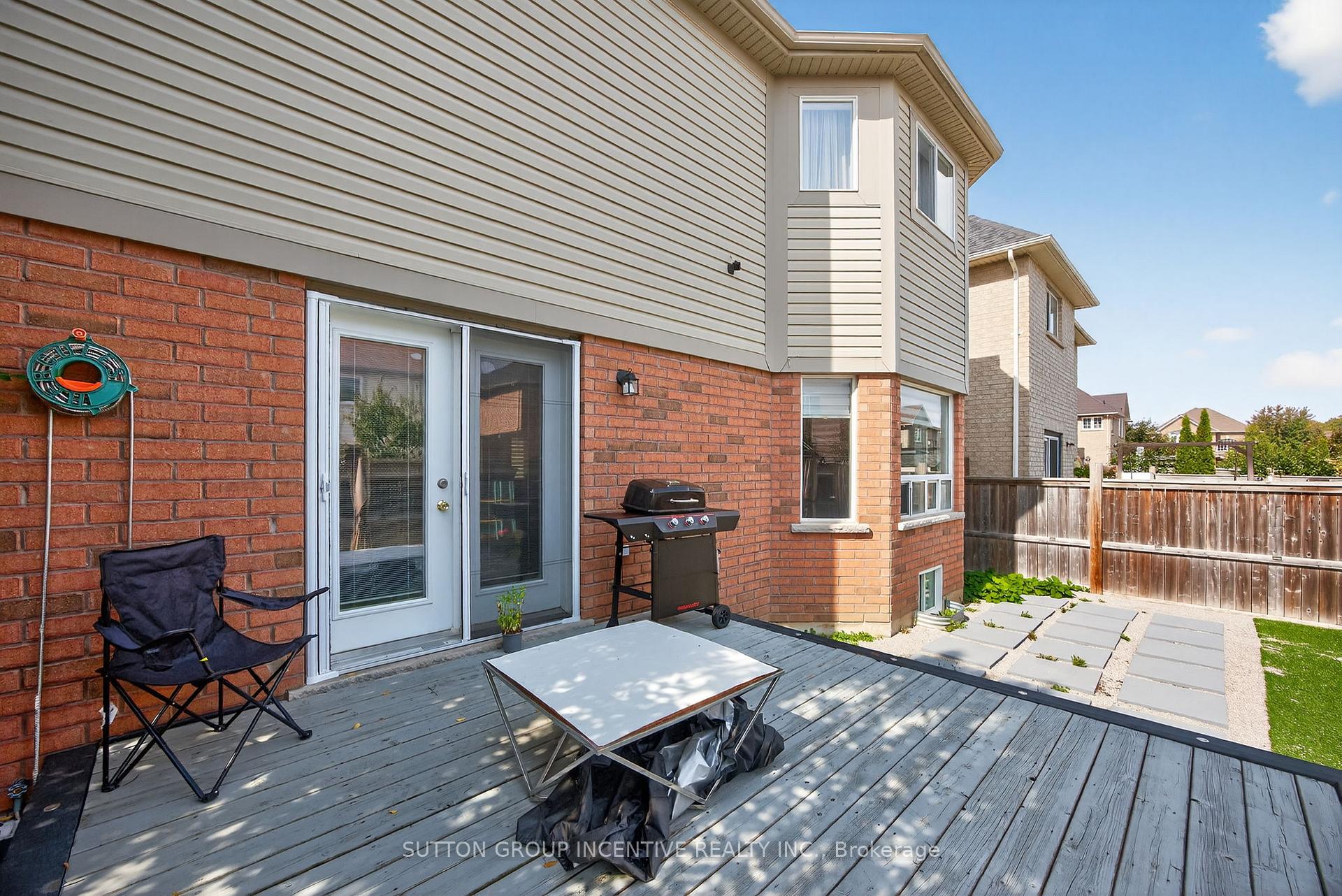 Photo 6 of 50 Tudor Crescent, Barrie, Innis-Shore — HOMEH