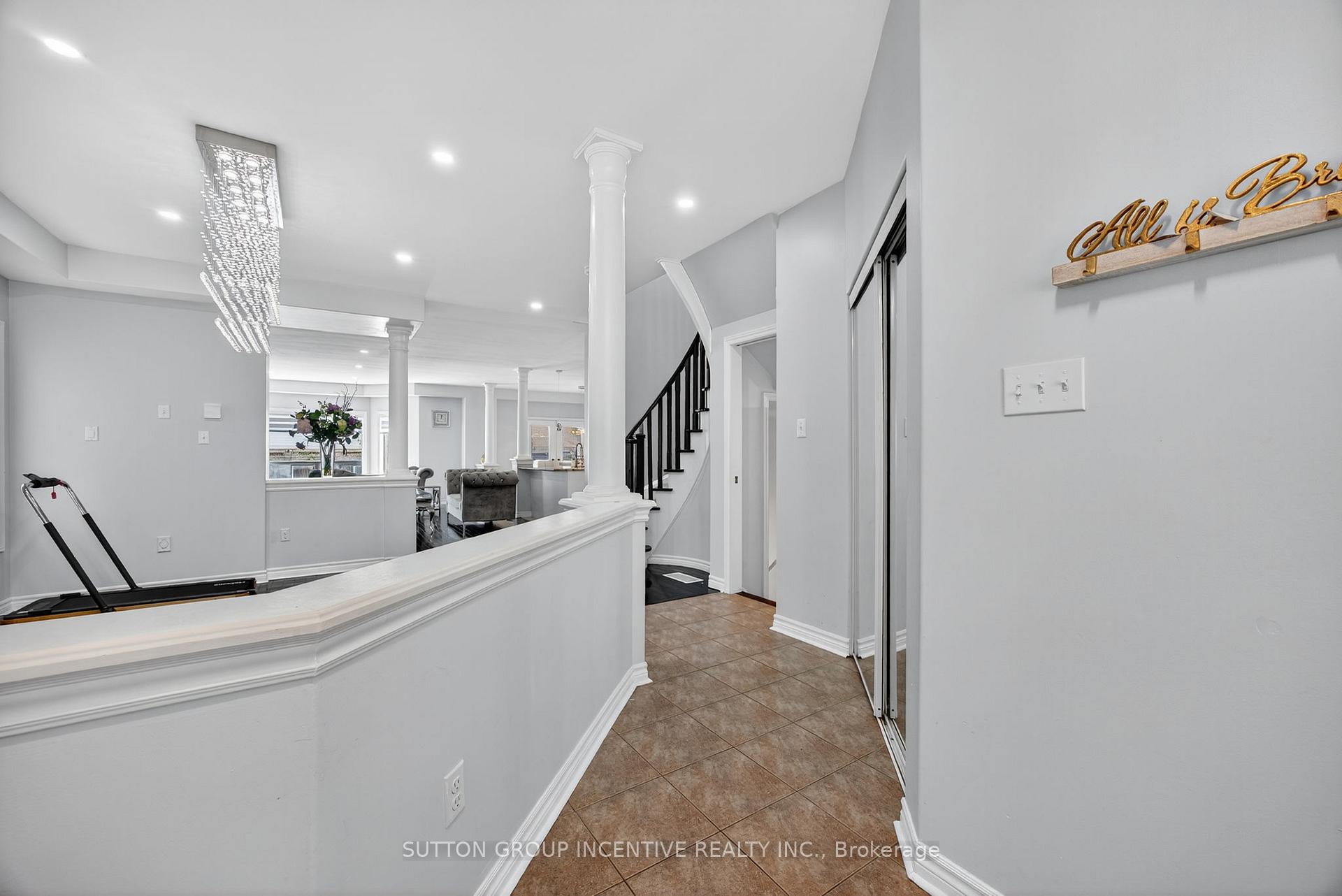 Photo 7 of 50 Tudor Crescent, Barrie, Innis-Shore — HOMEH