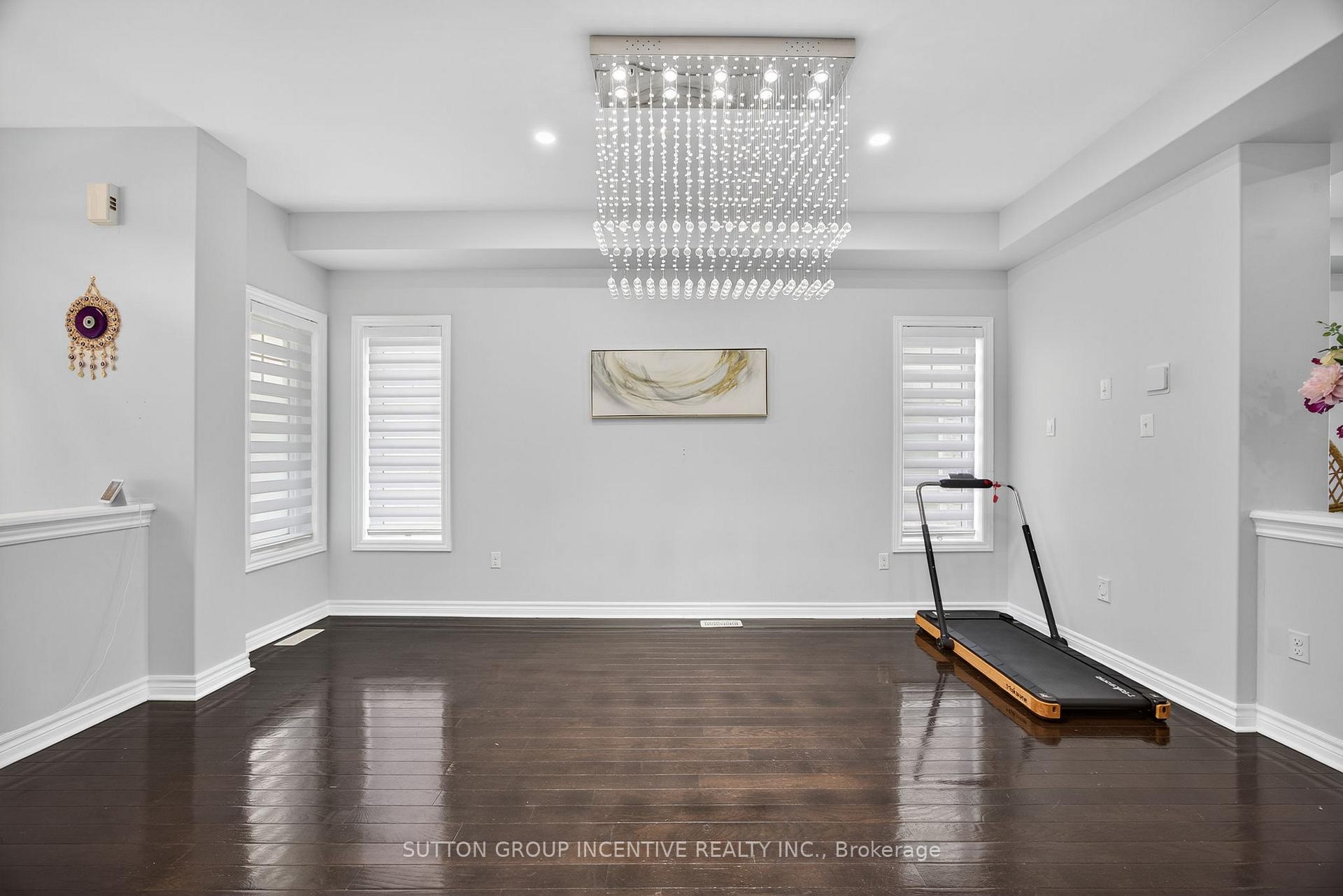 Photo 14 of 50 Tudor Crescent, Barrie, Innis-Shore — HOMEH