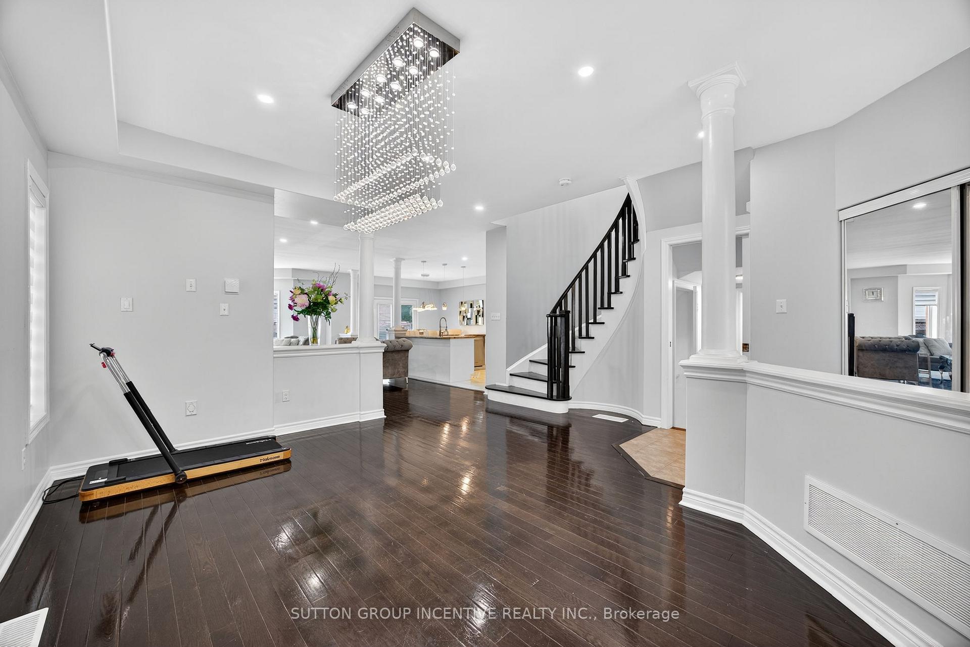 Photo 18 of 50 Tudor Crescent, Barrie, Innis-Shore — HOMEH