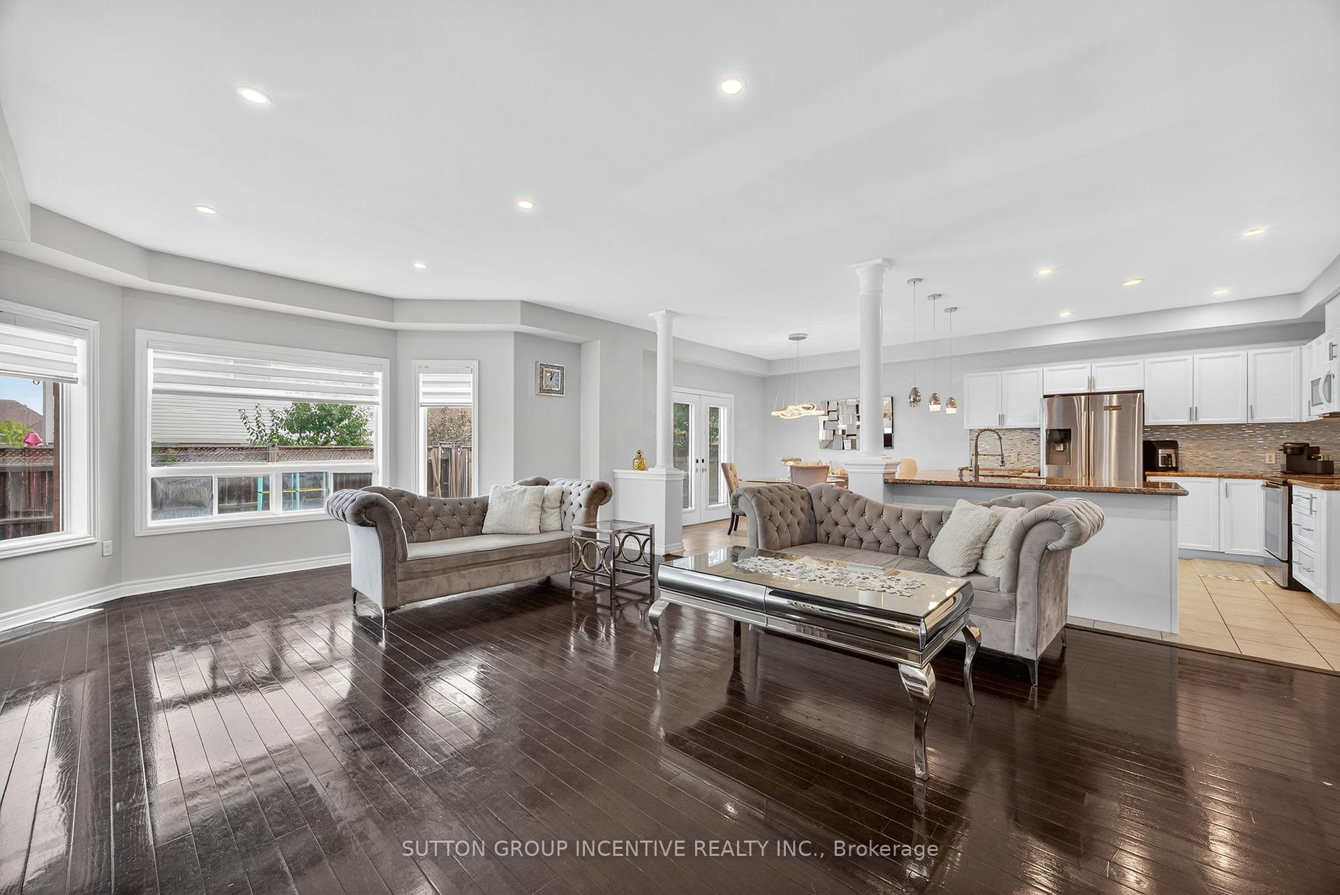 Photo 13 of 50 Tudor Crescent, Barrie, Innis-Shore — HOMEH