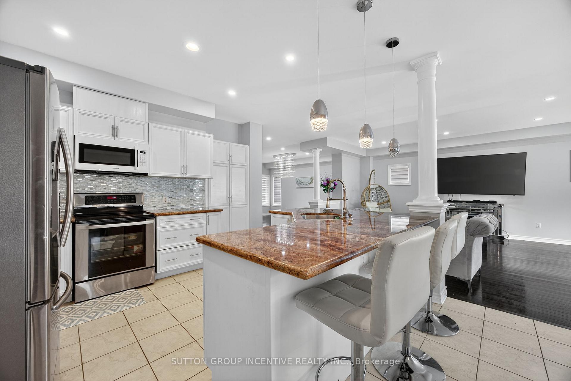 Photo 23 of 50 Tudor Crescent, Barrie, Innis-Shore — HOMEH