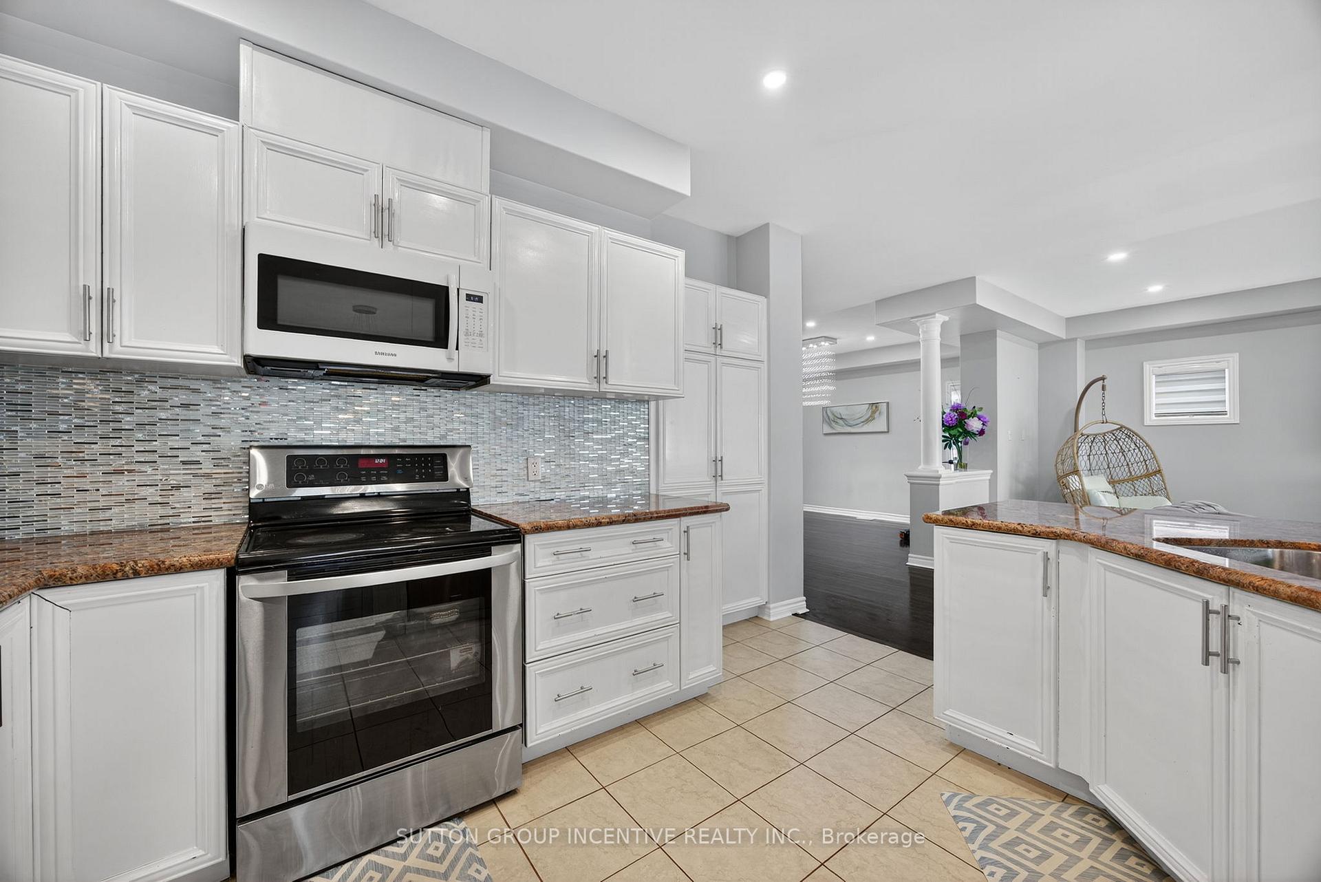 Photo 19 of 50 Tudor Crescent, Barrie, Innis-Shore — HOMEH