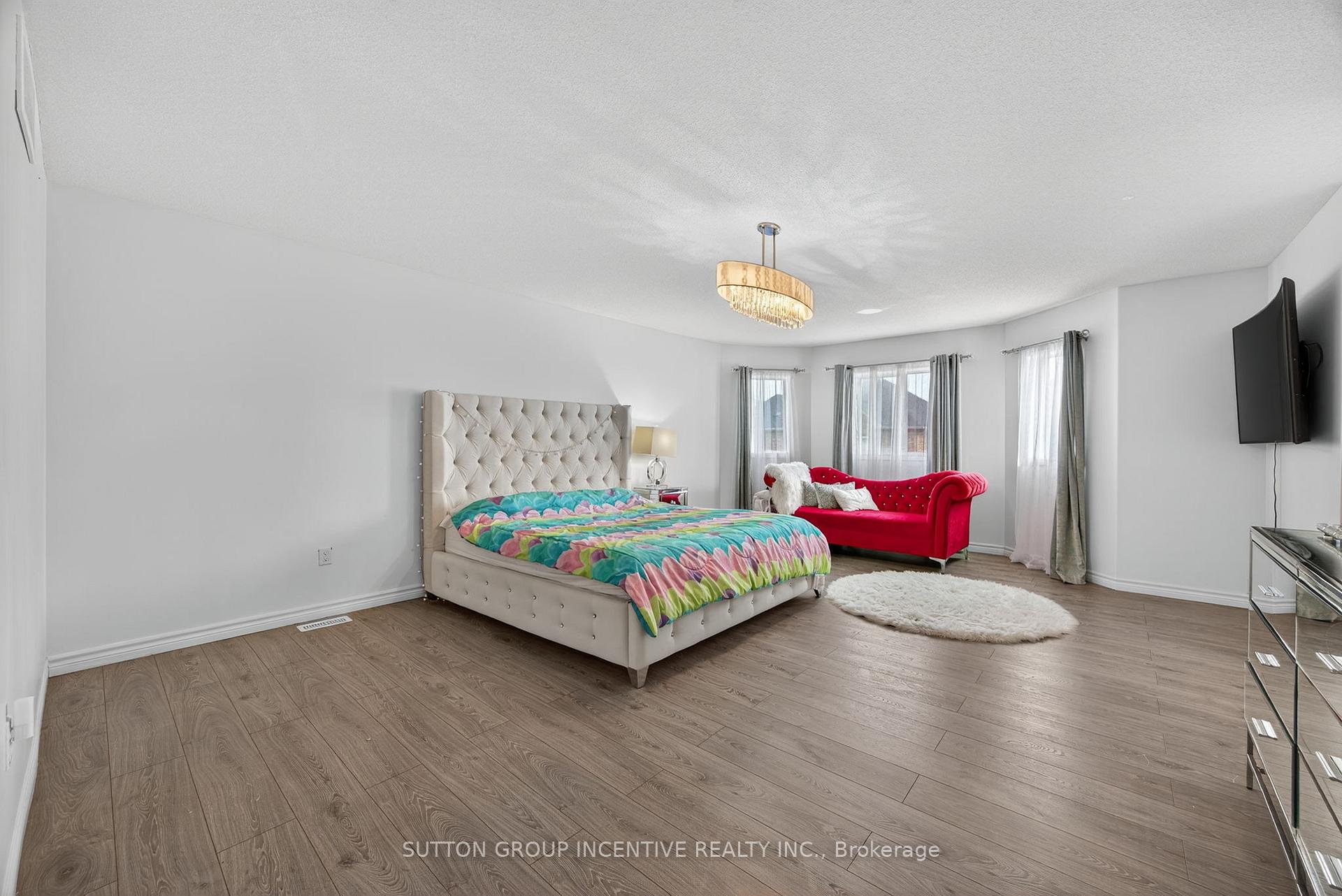 Photo 35 of 50 Tudor Crescent, Barrie, Innis-Shore — HOMEH