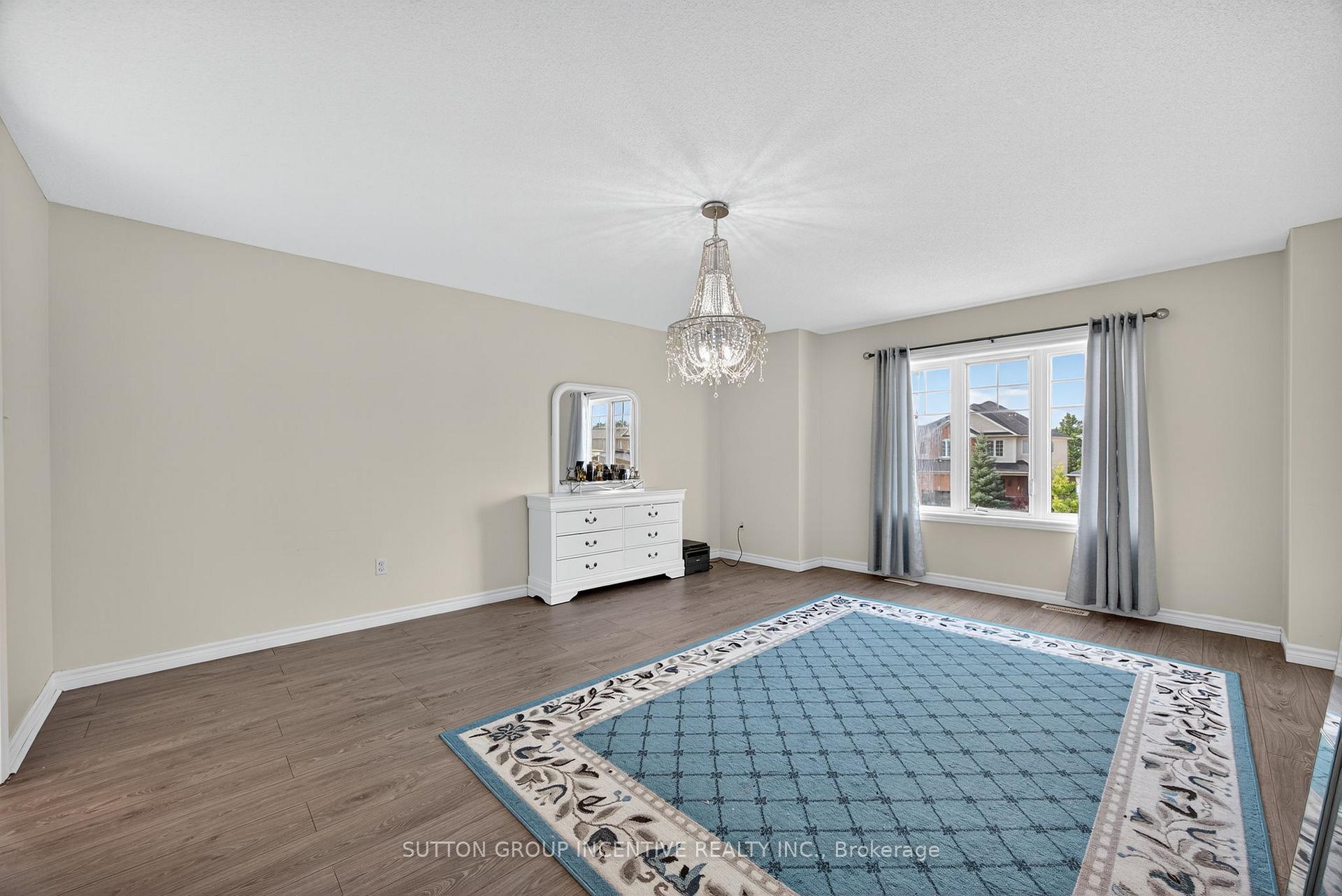 Photo 28 of 50 Tudor Crescent, Barrie, Innis-Shore — HOMEH