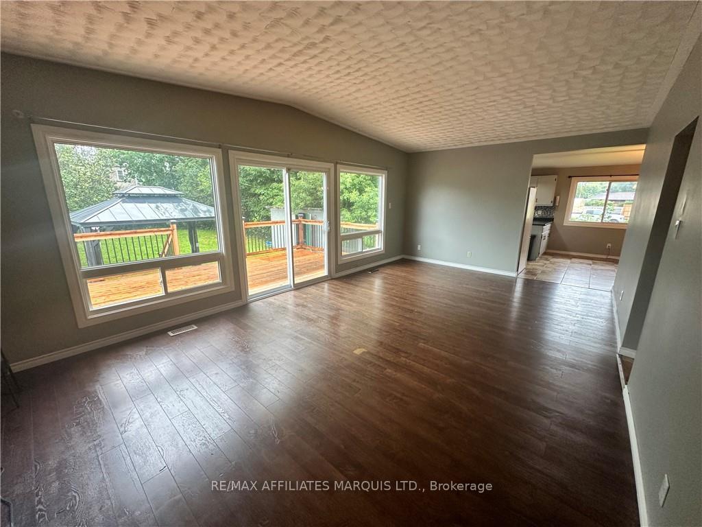 Photo 4 of 1008 Osborne Avenue, Cornwall — HOMEH