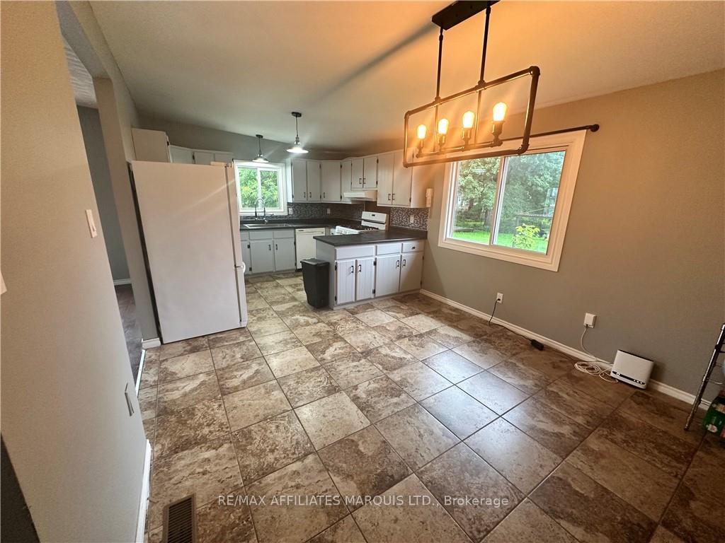 Photo 5 of 1008 Osborne Avenue, Cornwall — HOMEH