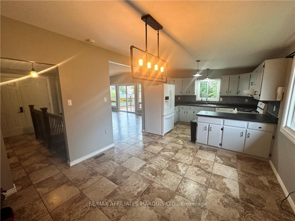 Photo 6 of 1008 Osborne Avenue, Cornwall — HOMEH