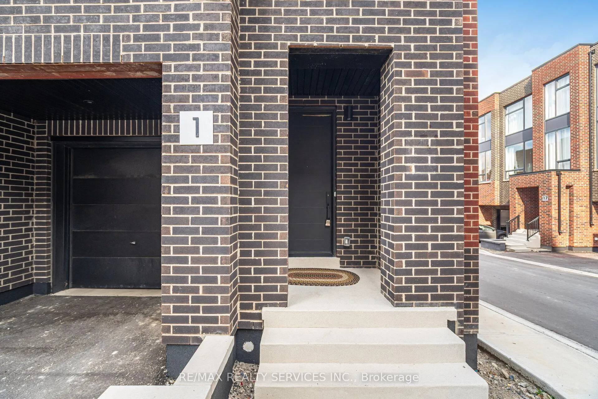 Photo 4 of 1 Taylor Court, Caledon, Bolton West — HOMEH