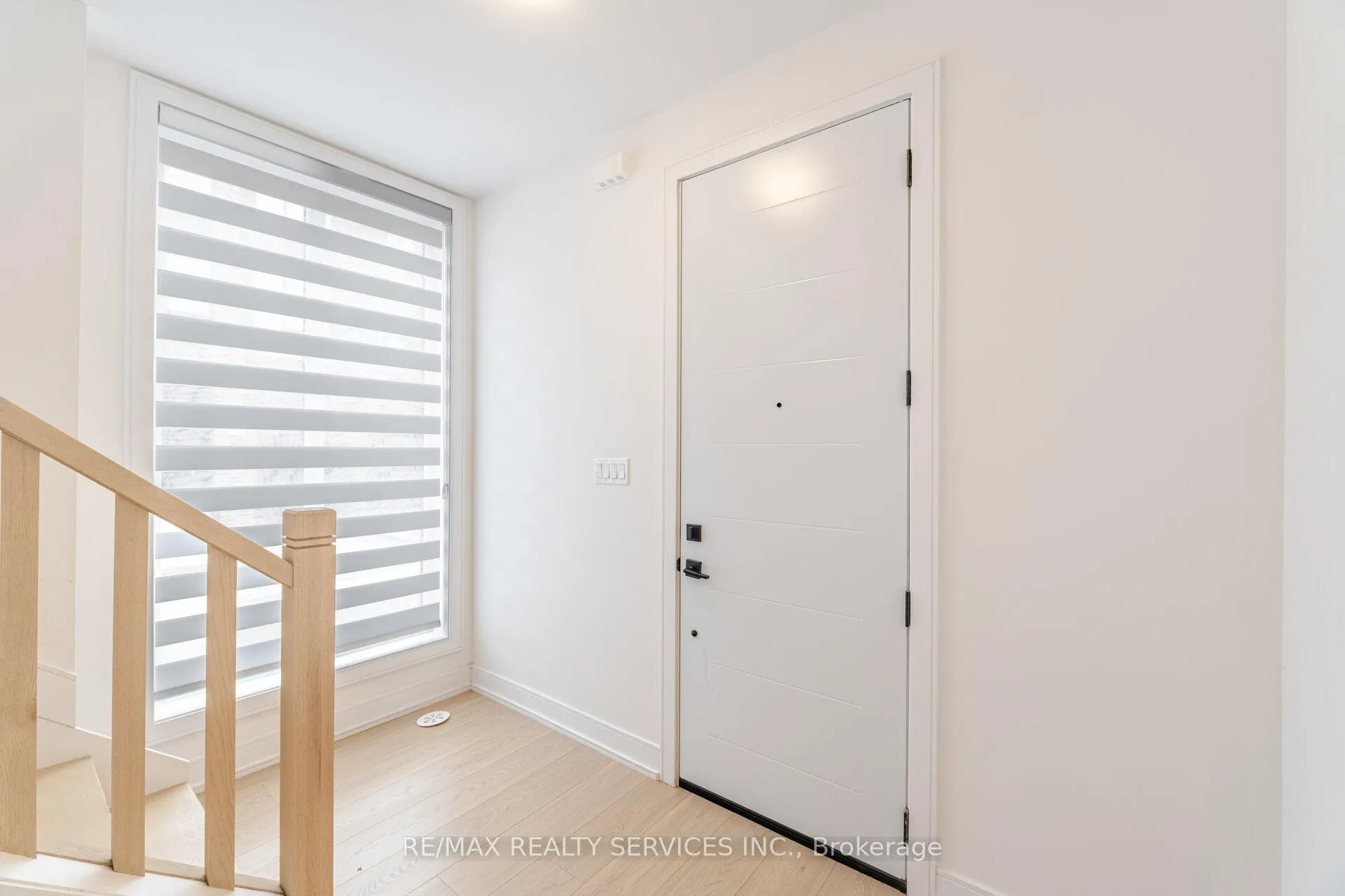 Photo 5 of 1 Taylor Court, Caledon, Bolton West — HOMEH