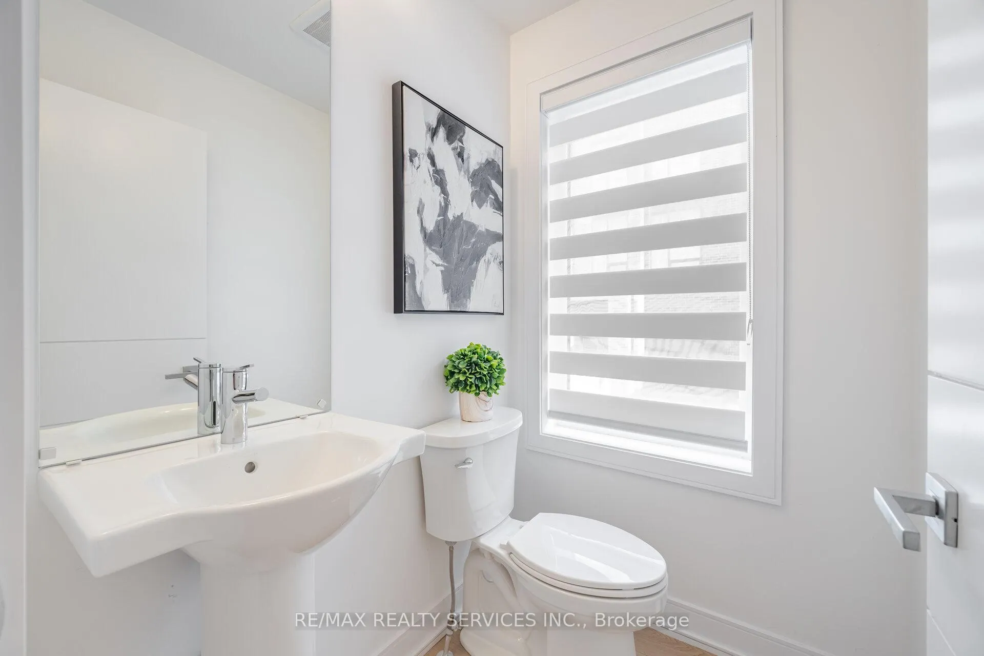 Photo 9 of 1 Taylor Court, Caledon, Bolton West — HOMEH