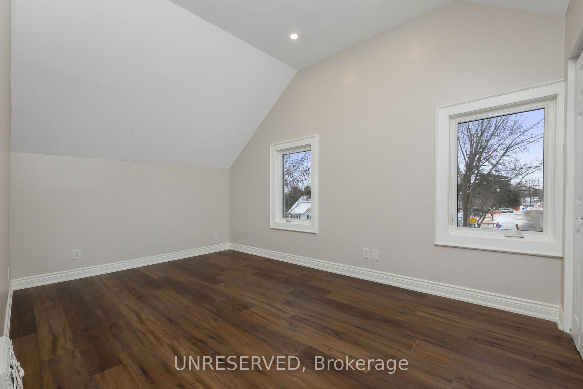 Photo 22 of 16 Ewing Street, Halton Hills, Georgetown — HOMEH