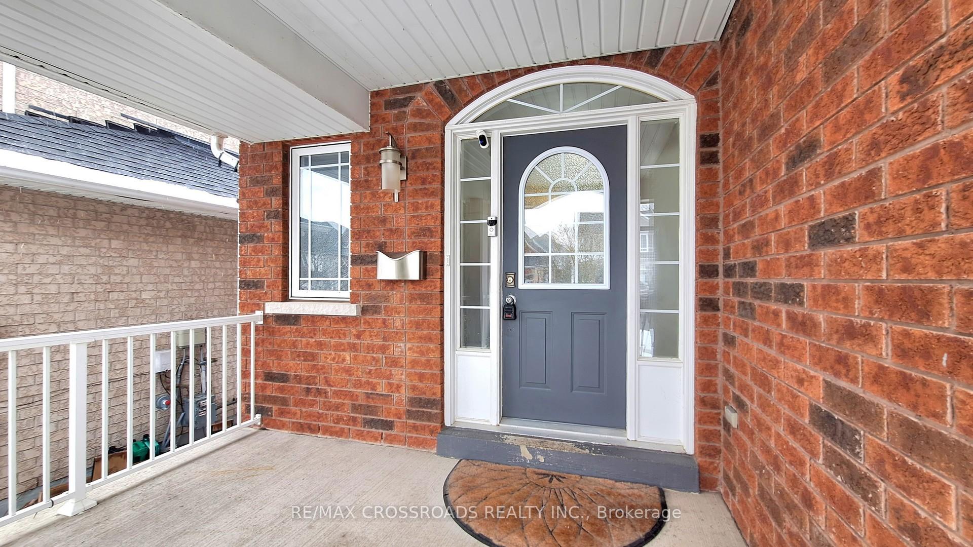 Photo 2 of 37 Ian Drive, Georgina, Keswick South — HOMEH