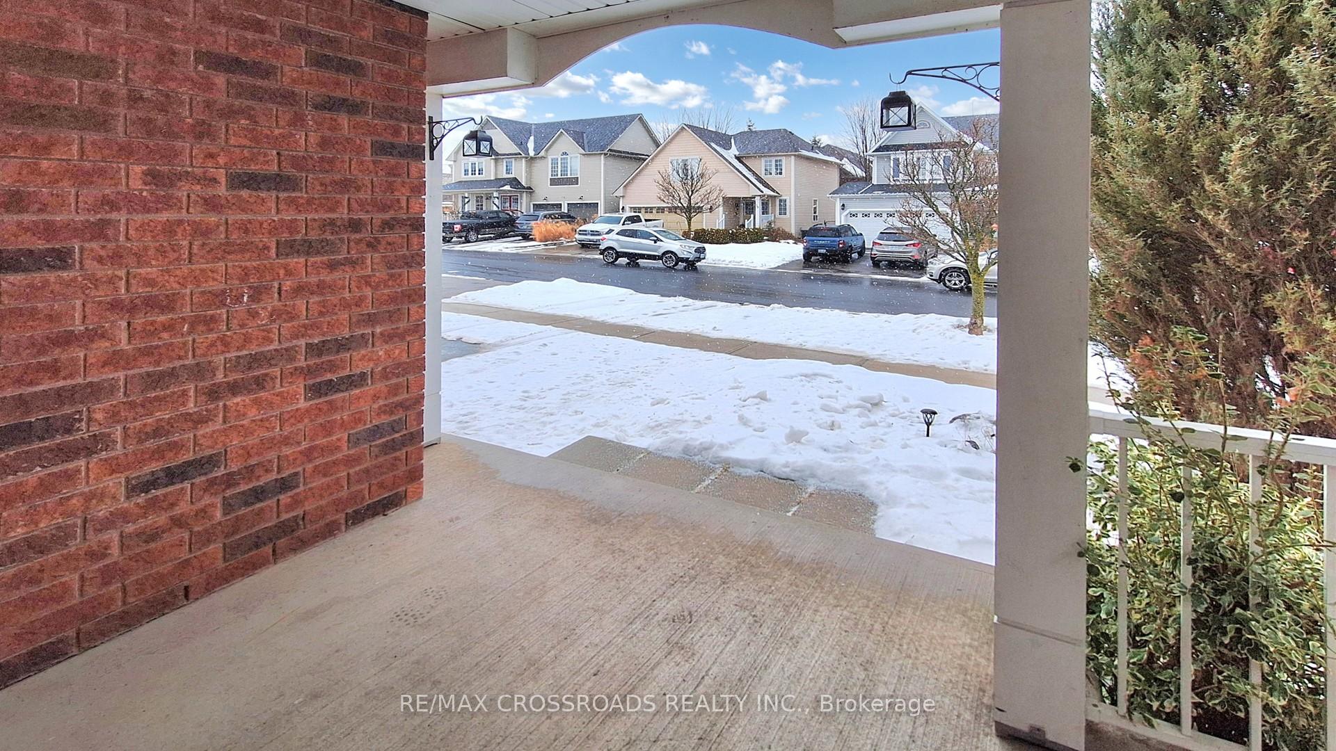 Photo 3 of 37 Ian Drive, Georgina, Keswick South — HOMEH