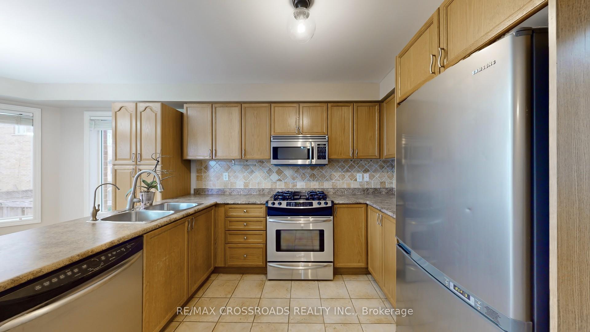 Photo 9 of 37 Ian Drive, Georgina, Keswick South — HOMEH
