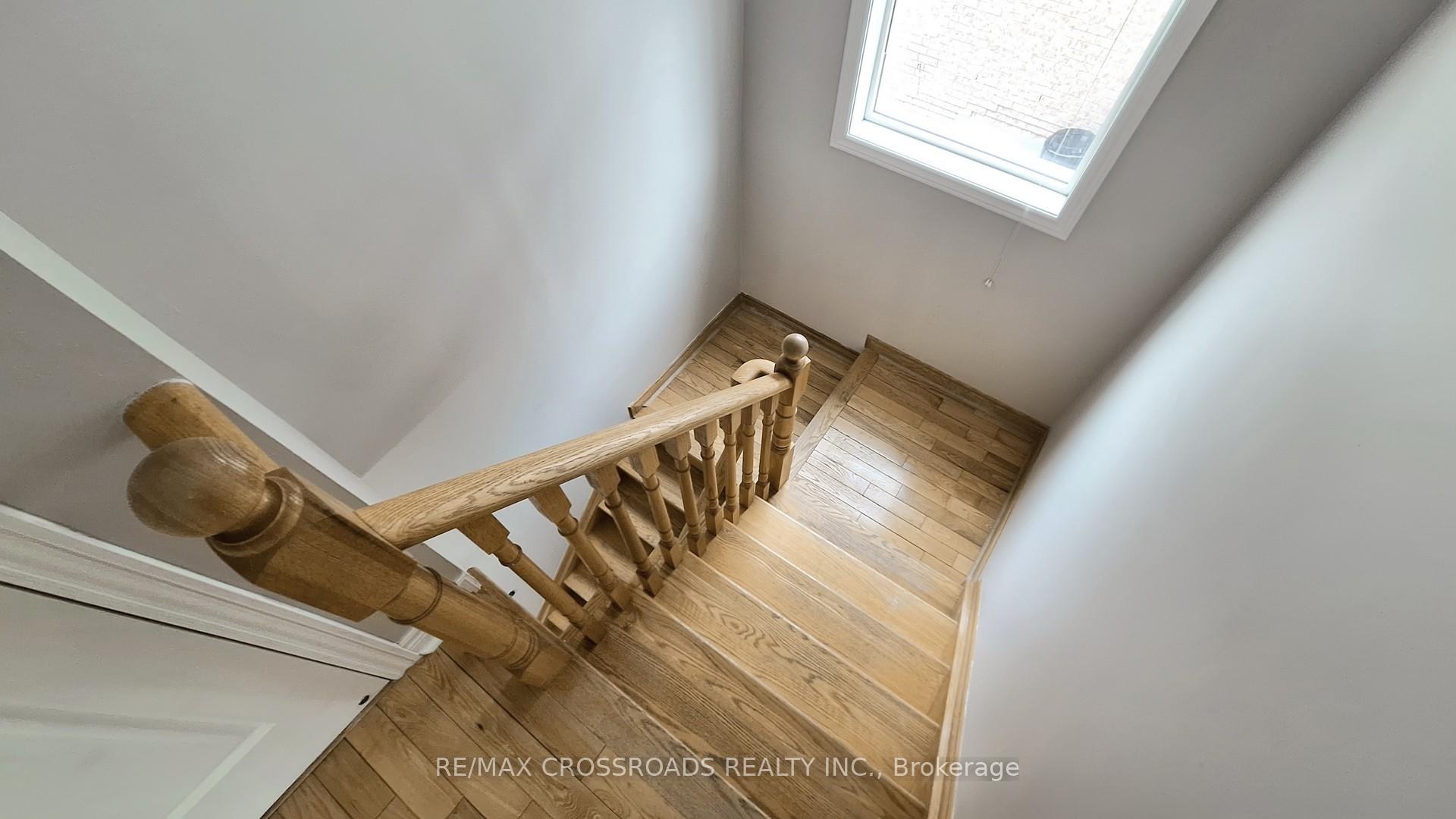 Photo 13 of 37 Ian Drive, Georgina, Keswick South — HOMEH