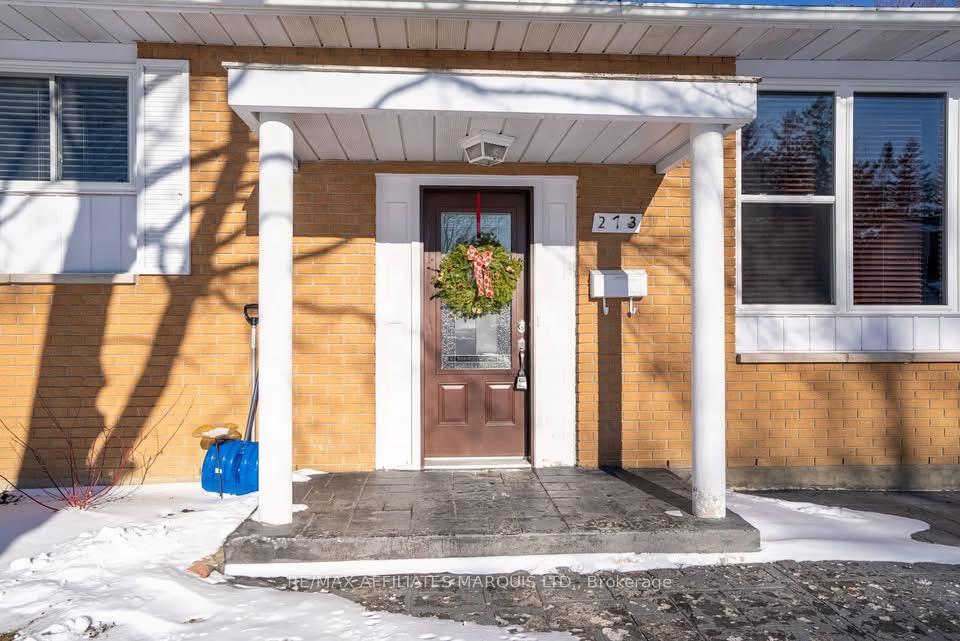 Photo 2 of 273 Meadowvale Crescent, Cornwall — HOMEH