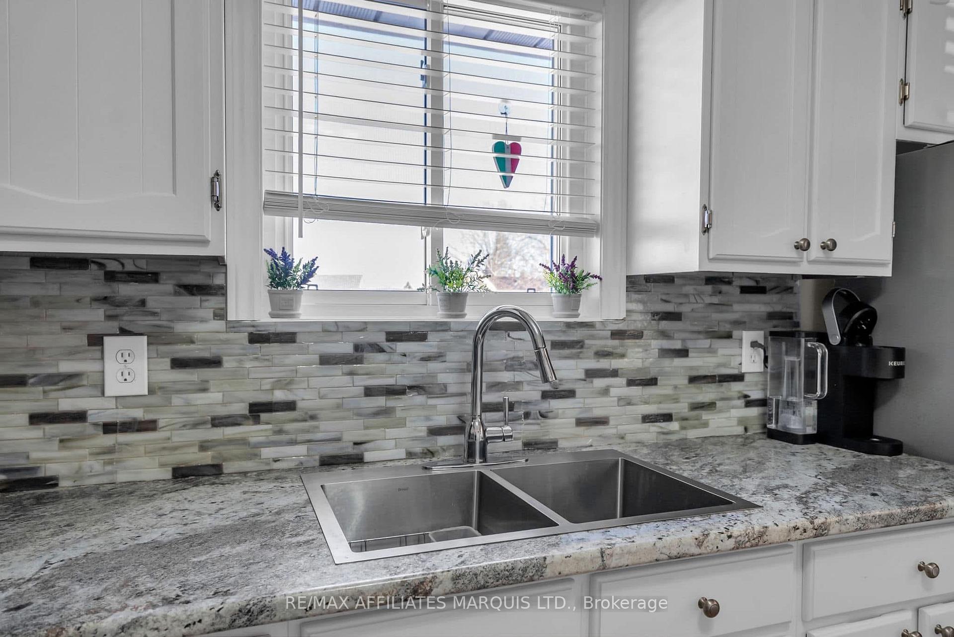 Photo 5 of 273 Meadowvale Crescent, Cornwall — HOMEH