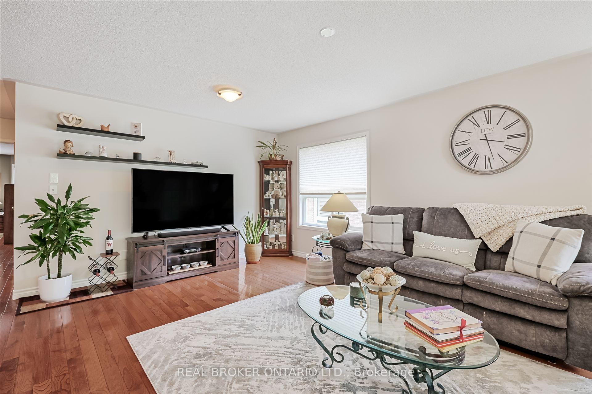 Photo 5 of 40 Padfield Drive, Clarington, Bowmanville — HOMEH