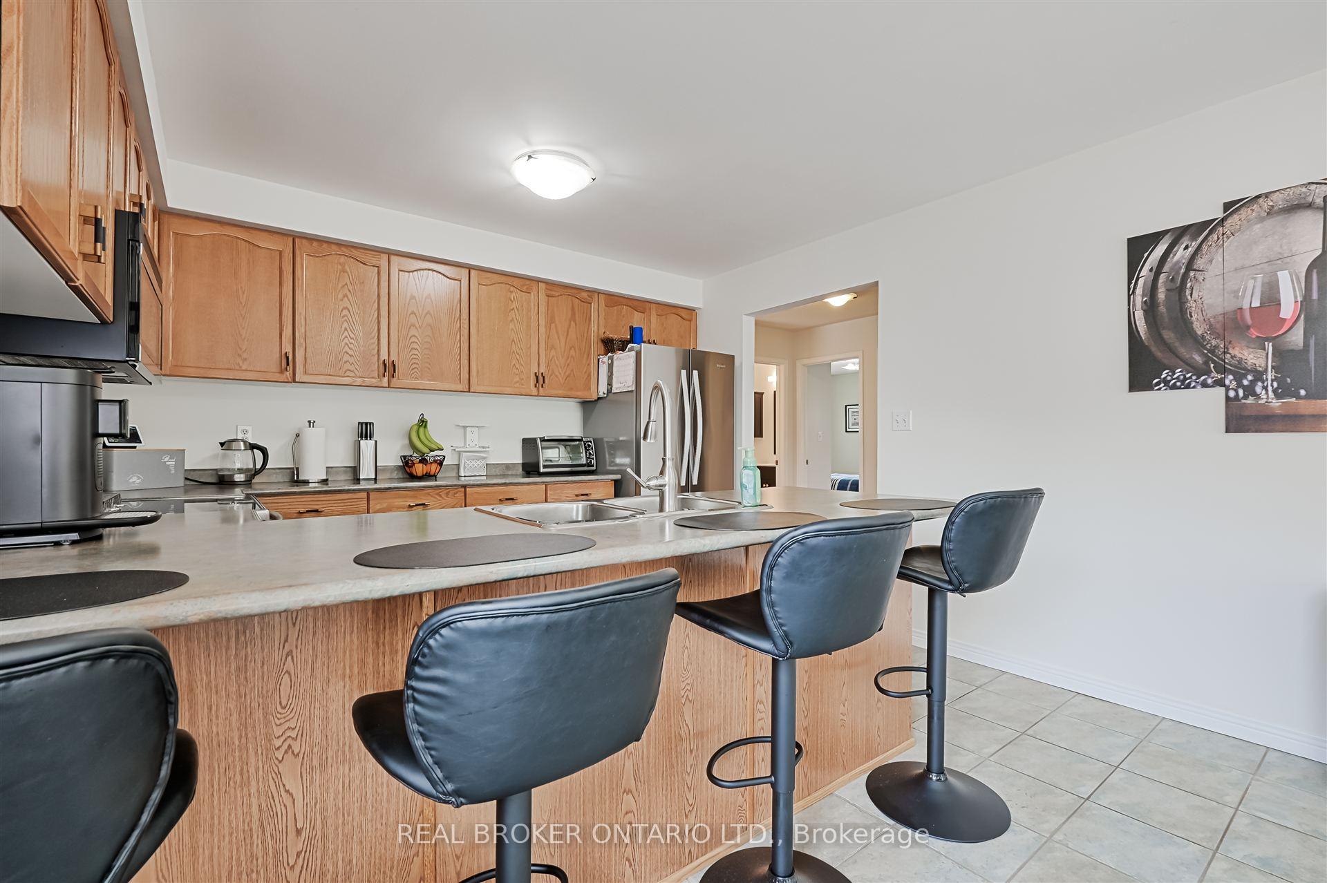 Photo 7 of 40 Padfield Drive, Clarington, Bowmanville — HOMEH