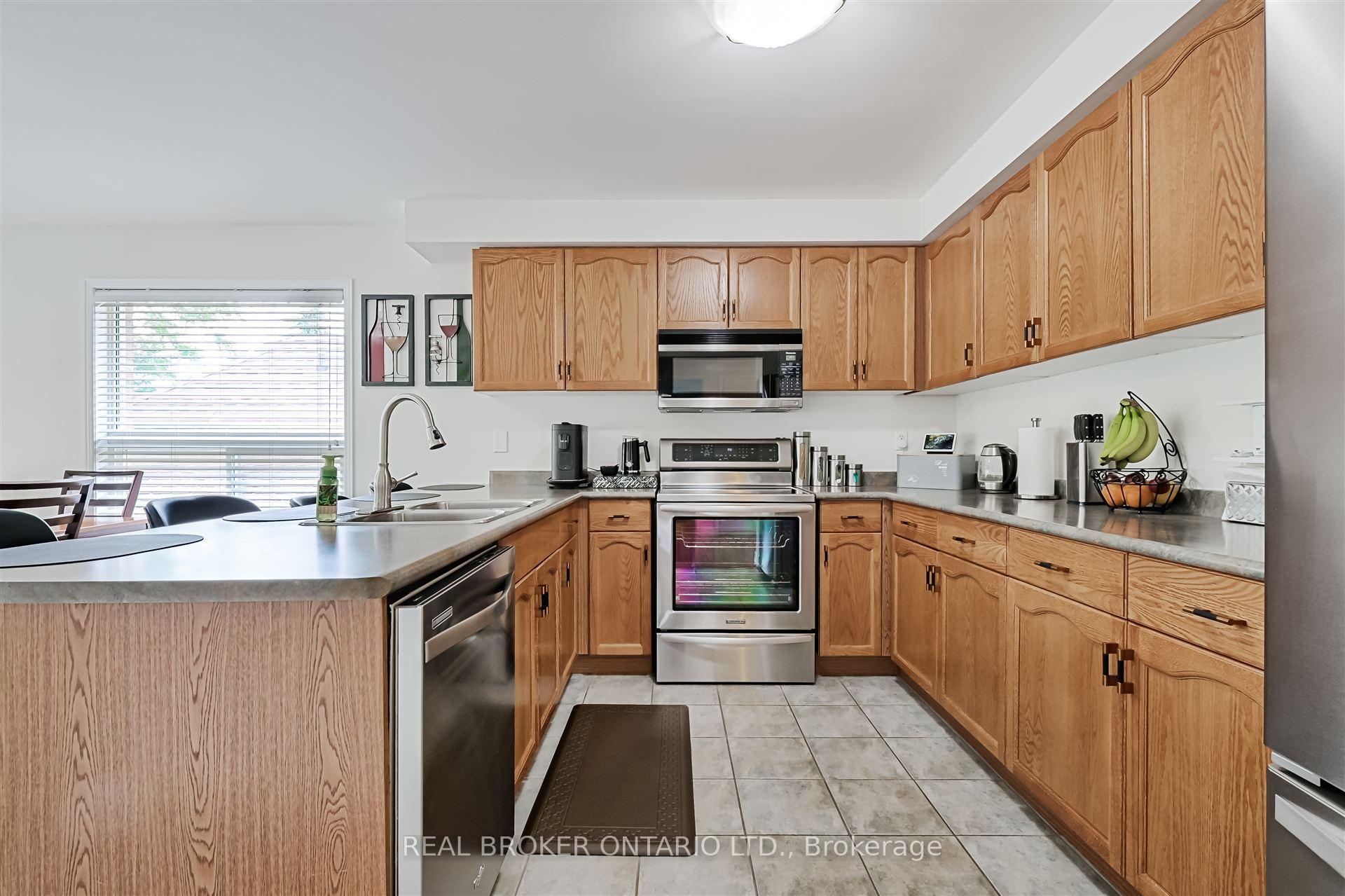 Photo 8 of 40 Padfield Drive, Clarington, Bowmanville — HOMEH
