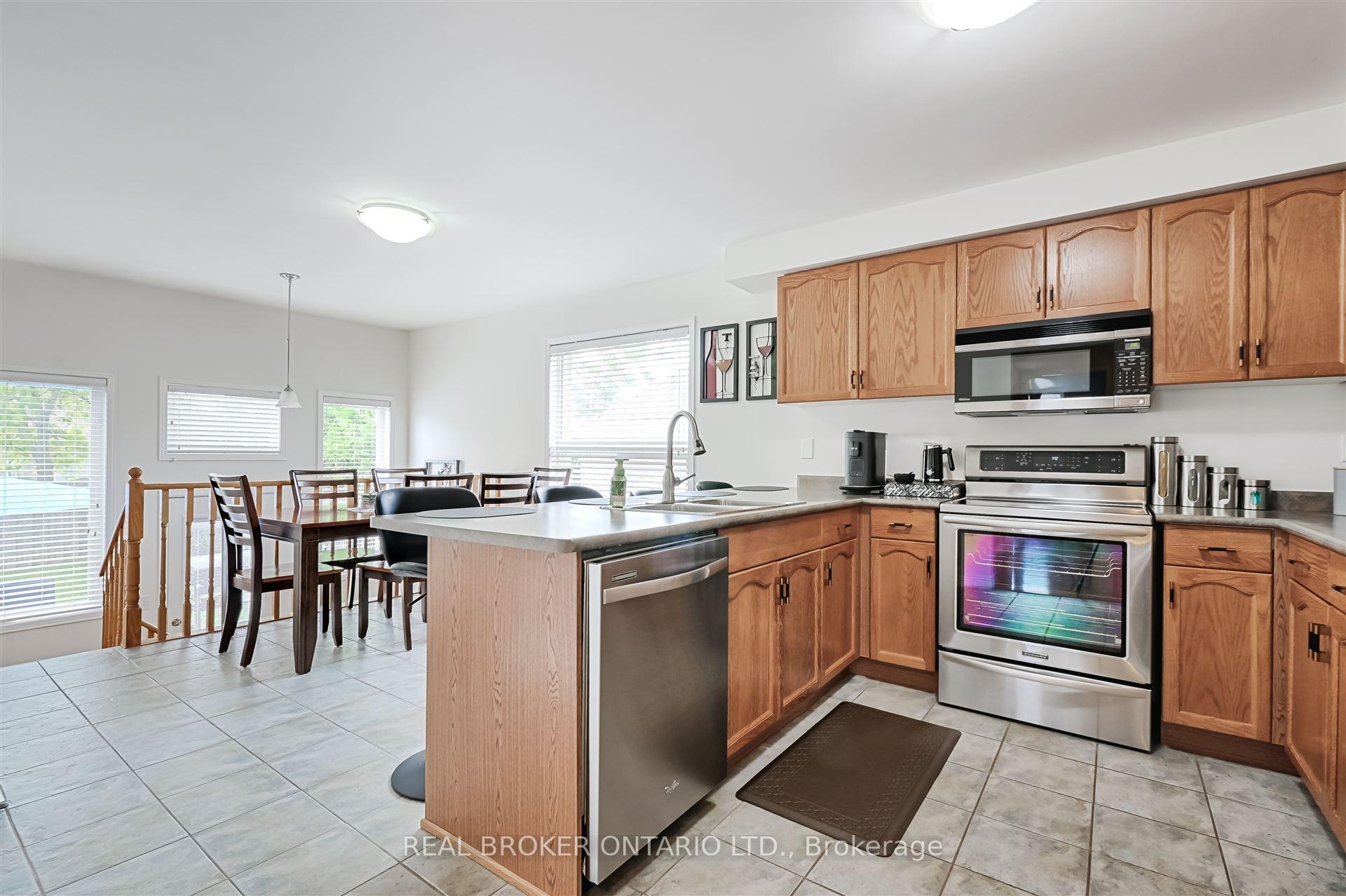 Photo 9 of 40 Padfield Drive, Clarington, Bowmanville — HOMEH