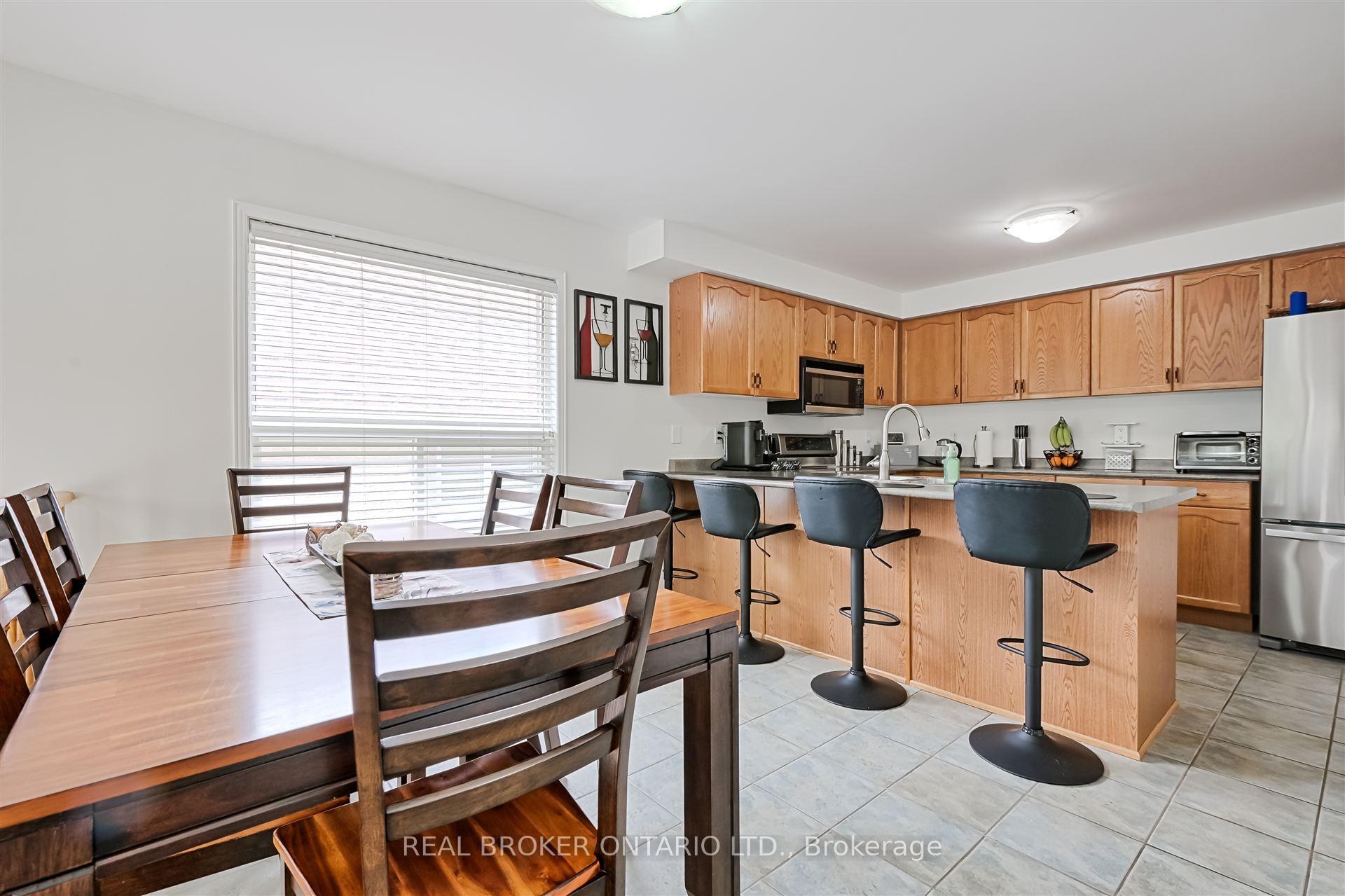 Photo 10 of 40 Padfield Drive, Clarington, Bowmanville — HOMEH
